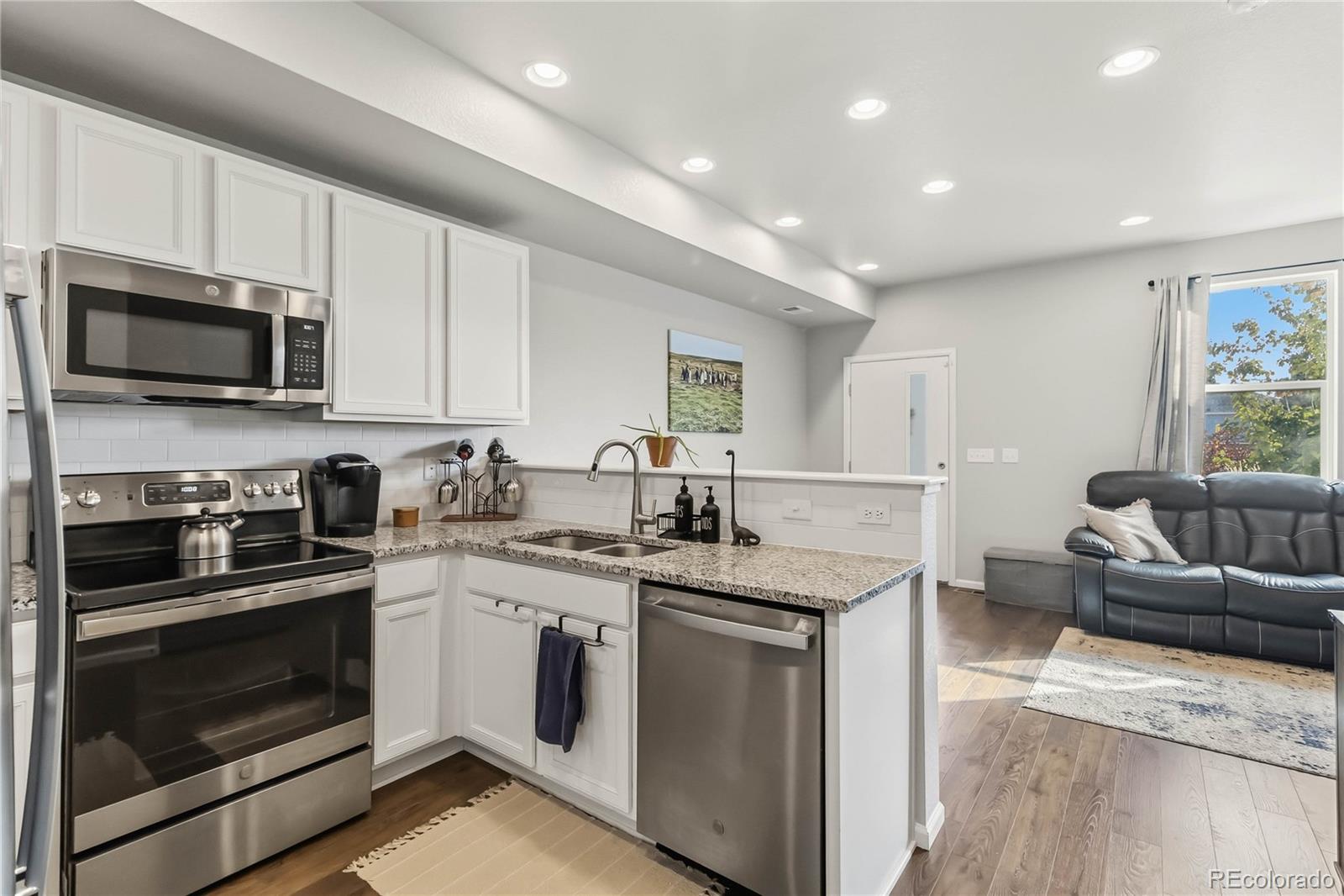 MLS Image #2 for 6531 n dunkirk street,denver, Colorado