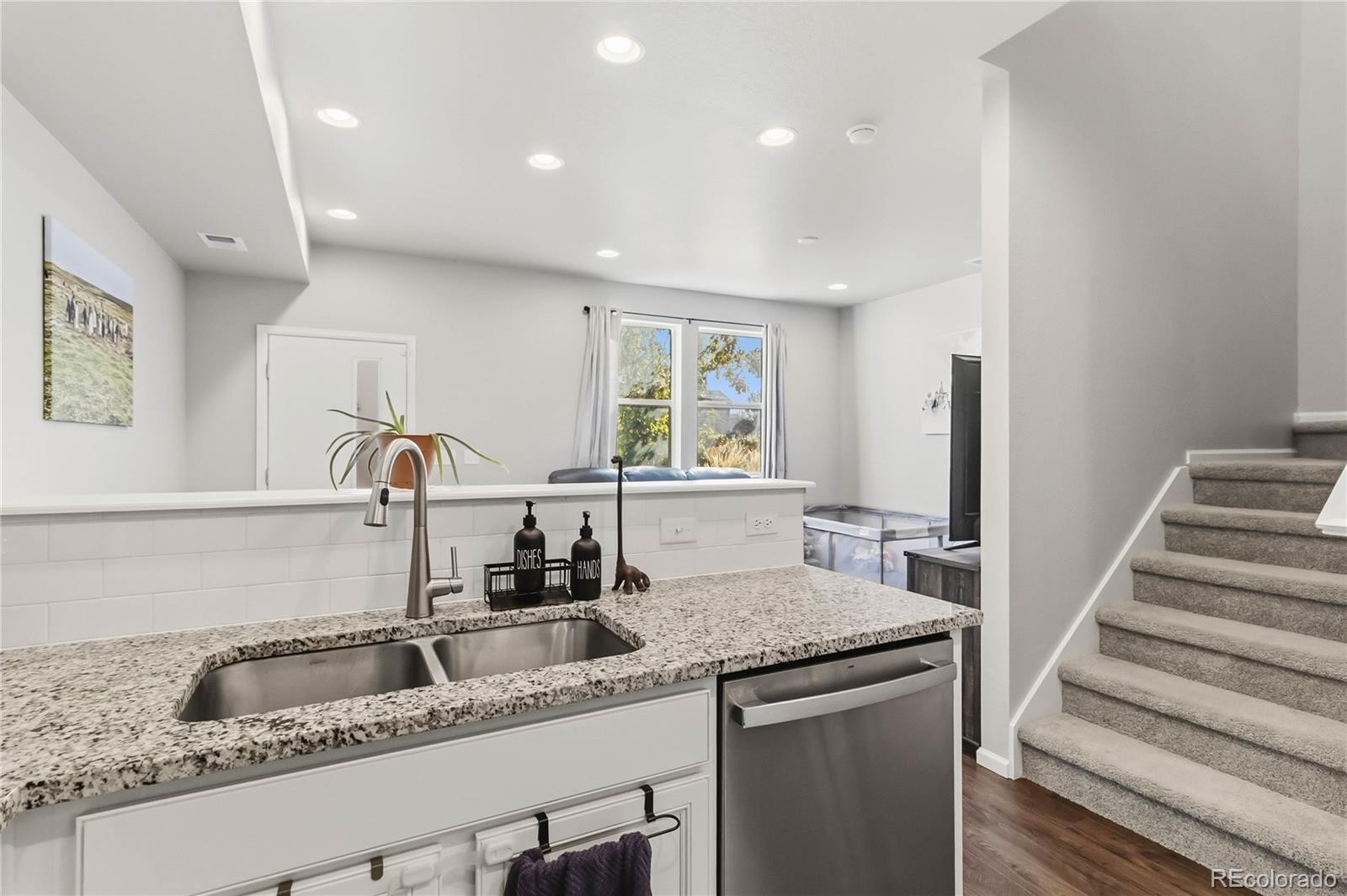 MLS Image #4 for 6531 n dunkirk street,denver, Colorado