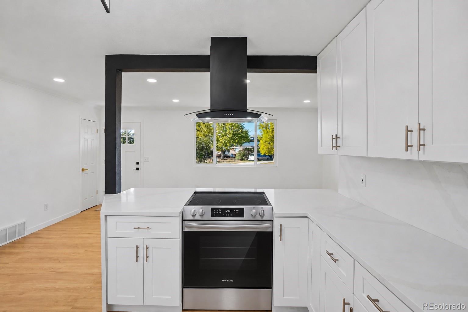MLS Image #7 for 7620  acoma court,denver, Colorado