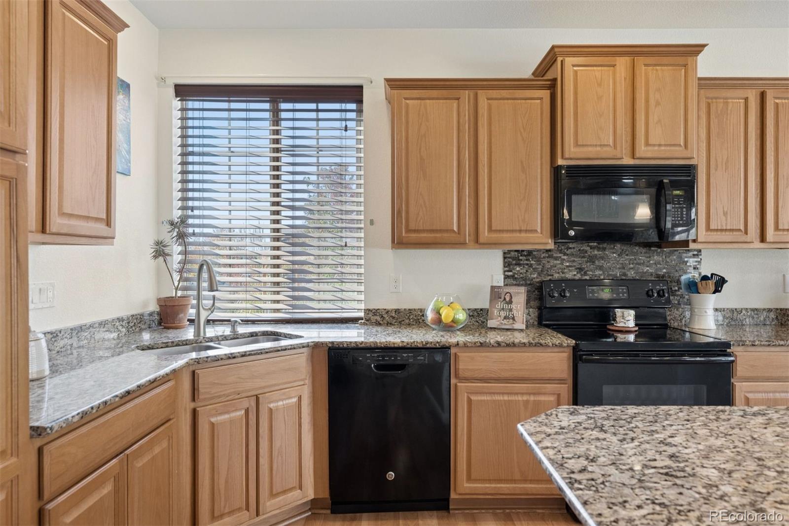 MLS Image #11 for 19539 e 52nd avenue,denver, Colorado