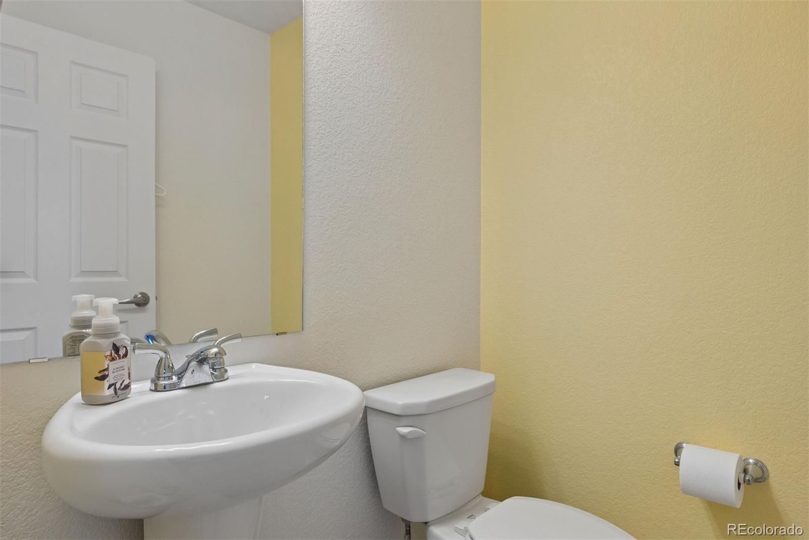 MLS Image #31 for 19539 e 52nd avenue,denver, Colorado