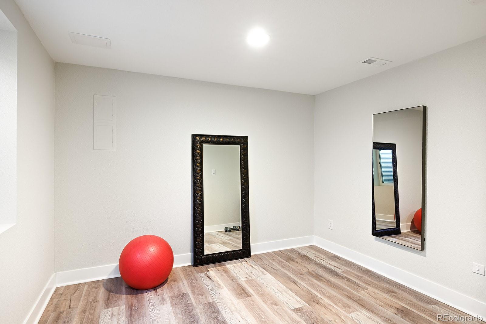 MLS Image #19 for 3071 s krameria street,denver, Colorado