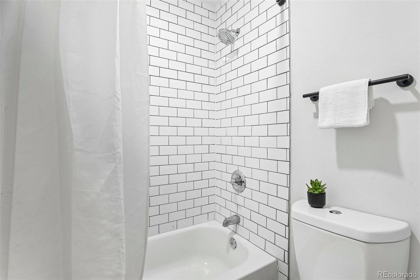 MLS Image #14 for 6455 e bates avenue,denver, Colorado