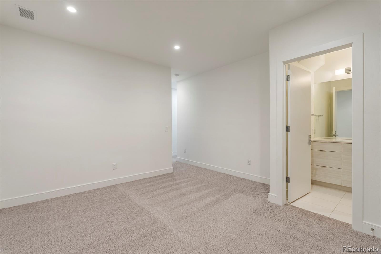 MLS Image #14 for 705 s logan street,denver, Colorado