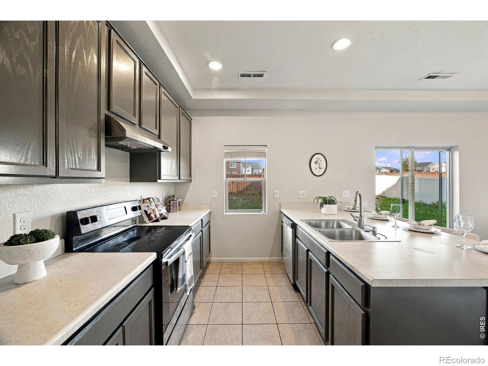MLS Image #9 for 18931 e 55th avenue,denver, Colorado