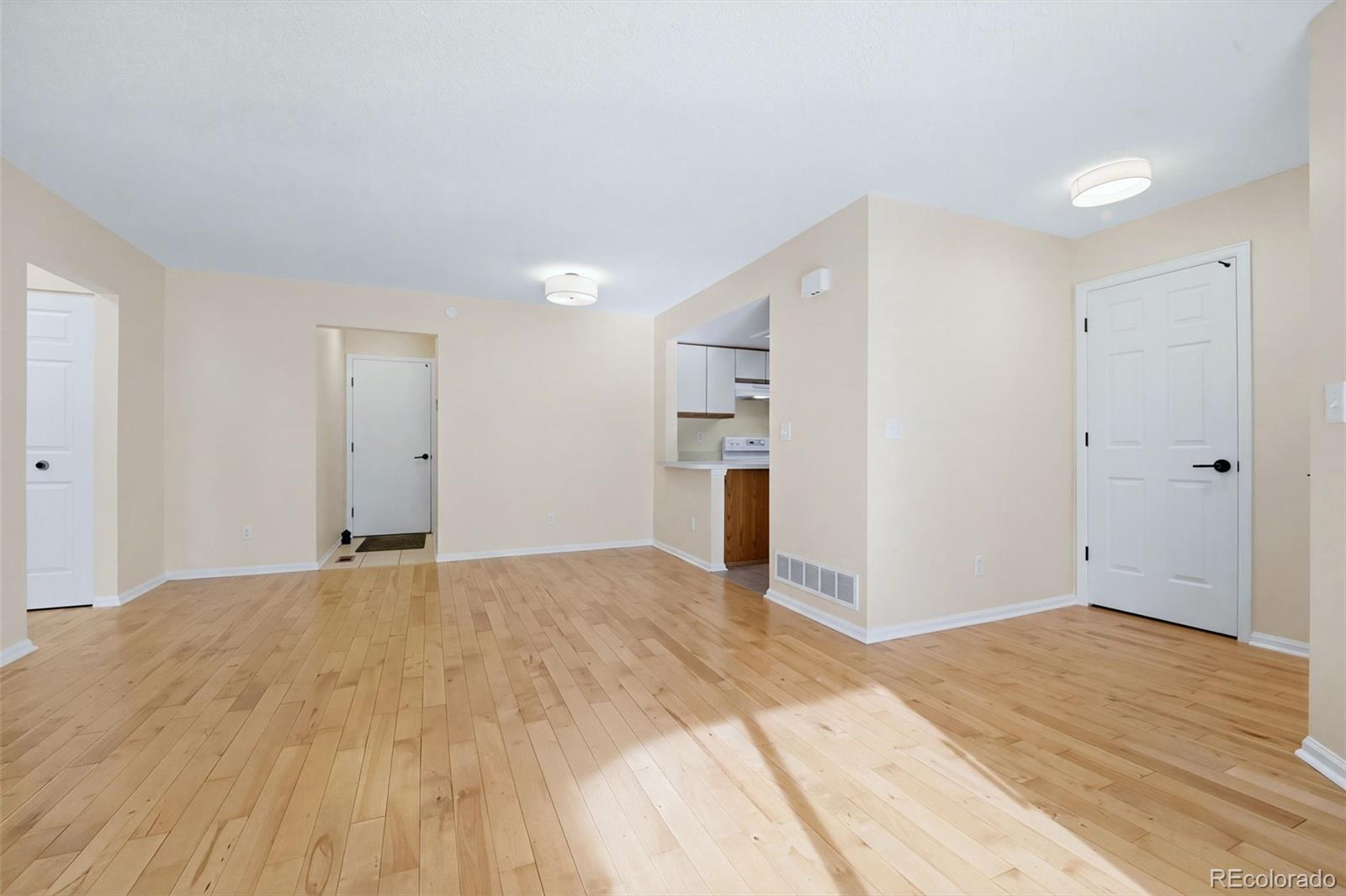 MLS Image #4 for 12534 e pacific circle,aurora, Colorado