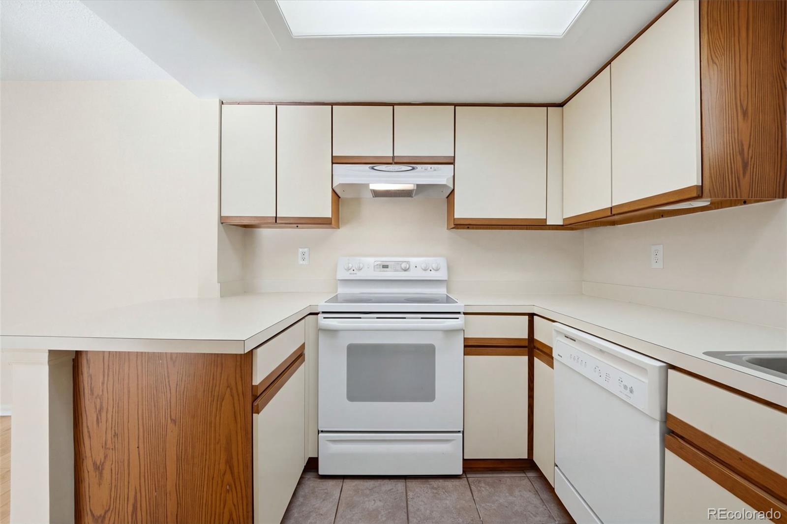 MLS Image #7 for 12534 e pacific circle,aurora, Colorado