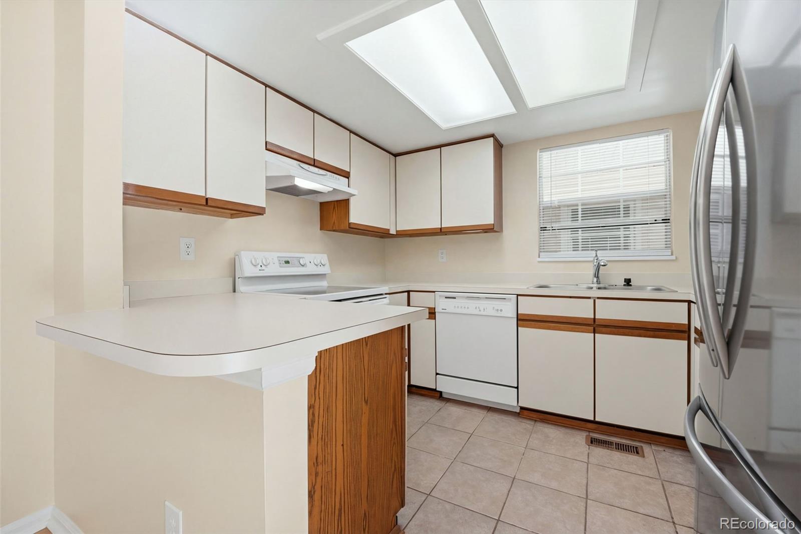 MLS Image #9 for 12534 e pacific circle,aurora, Colorado