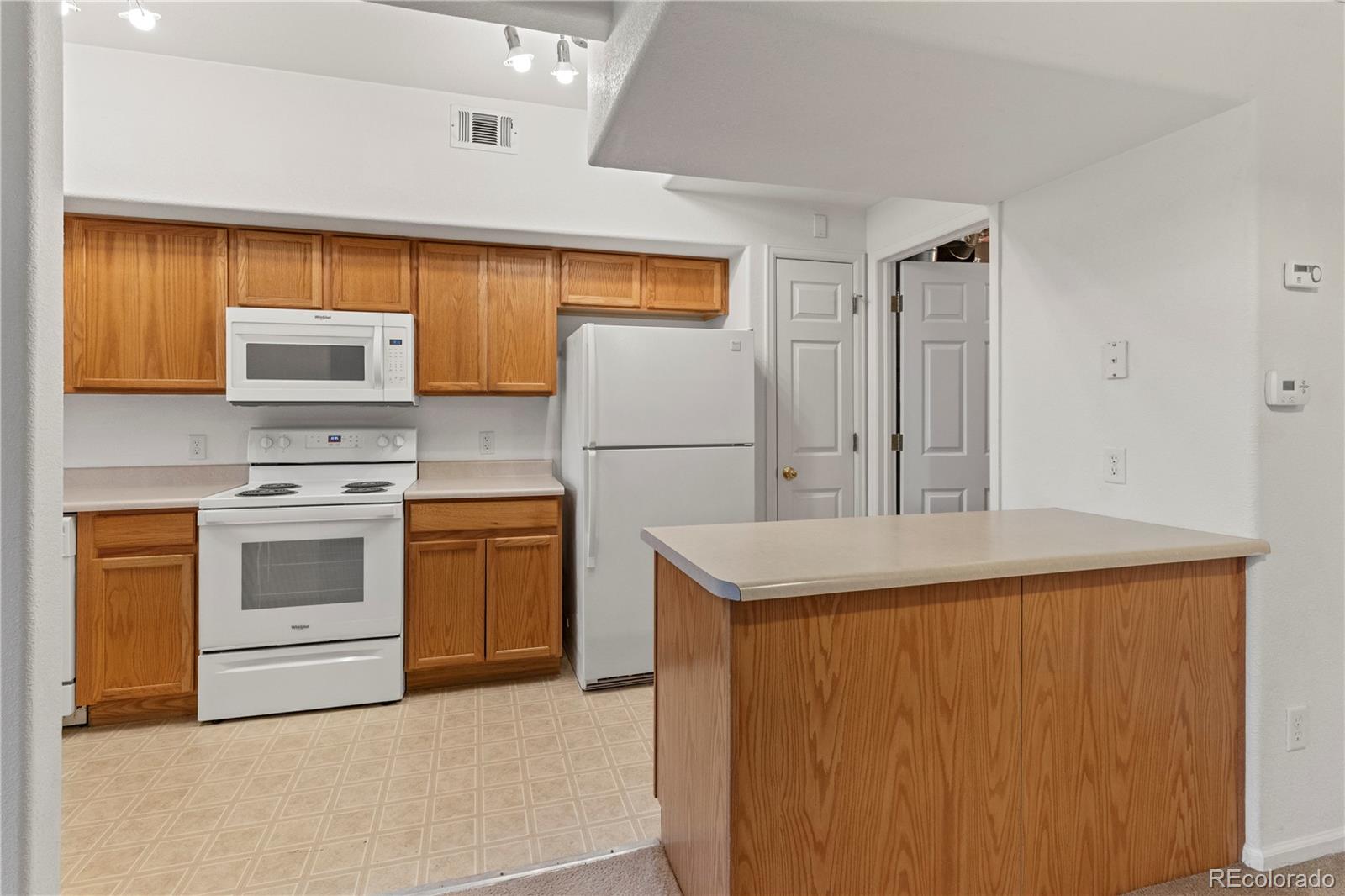 MLS Image #4 for 9468 e florida avenue,denver, Colorado