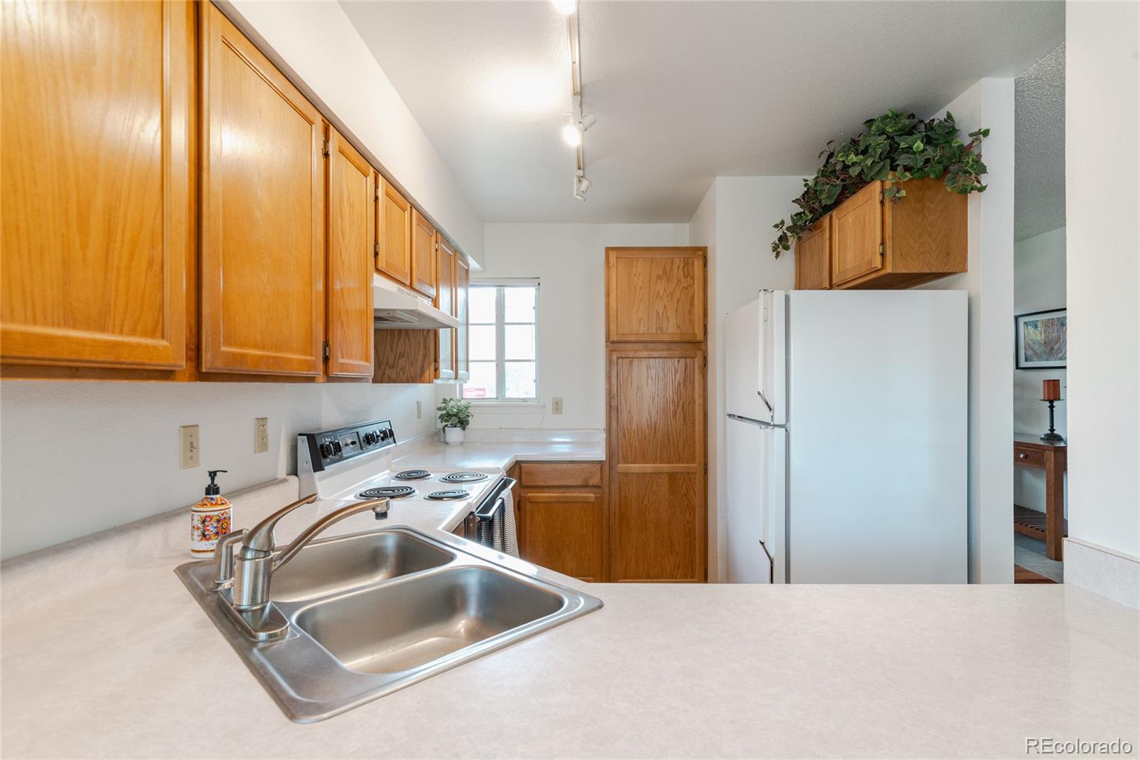 MLS Image #12 for 1470 s quebec way,denver, Colorado