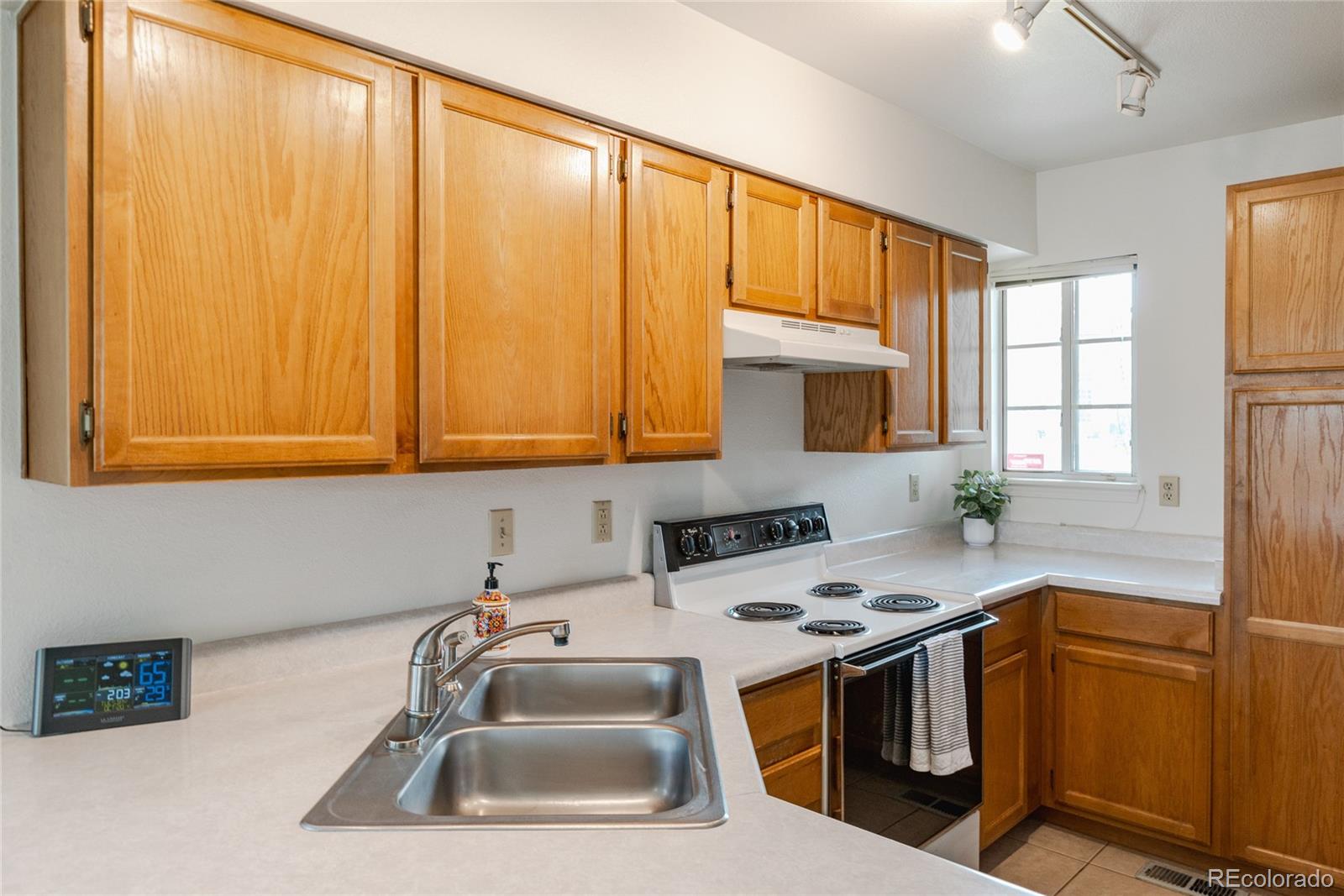 MLS Image #13 for 1470 s quebec way,denver, Colorado