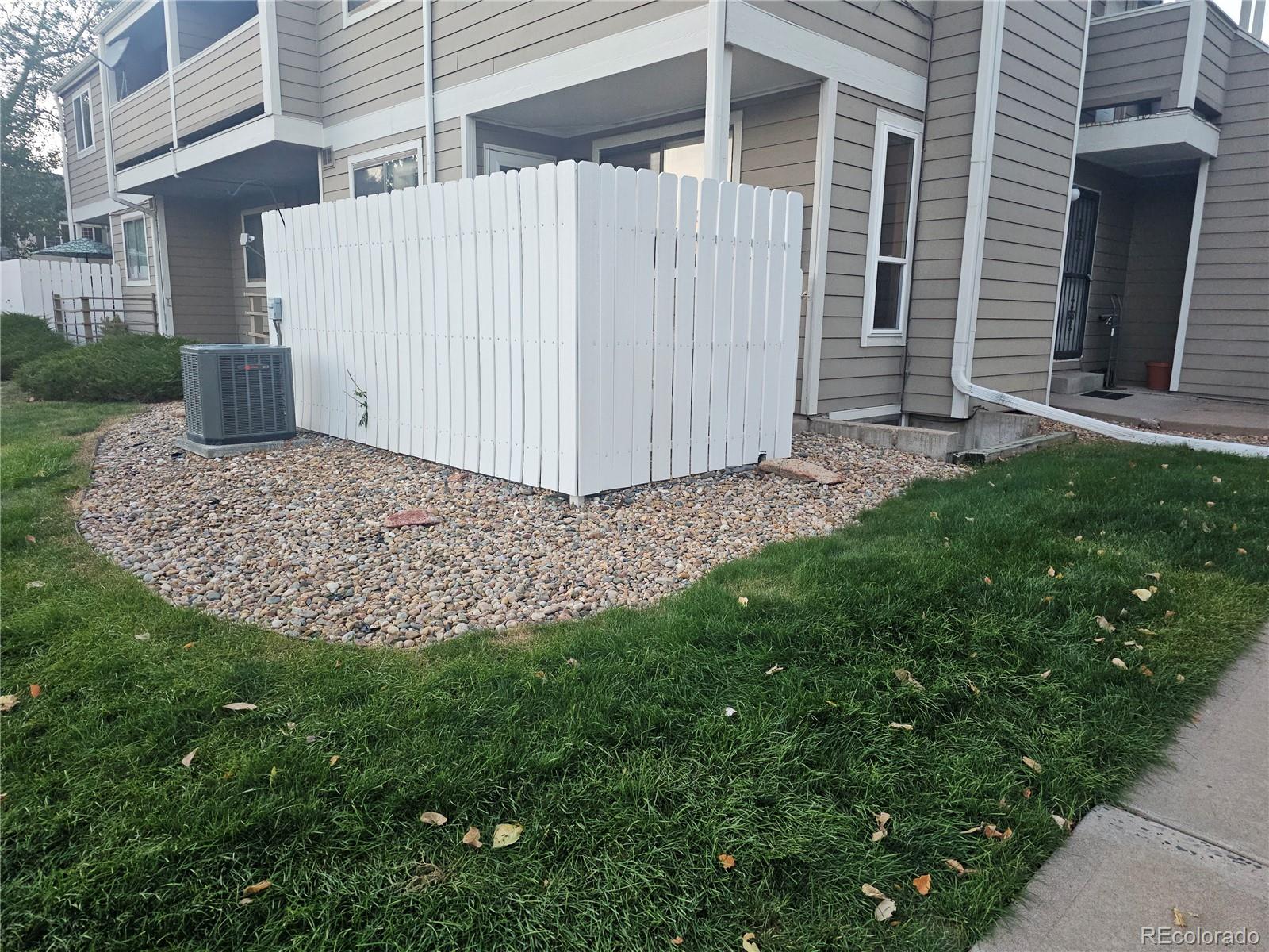 MLS Image #10 for 1762 s trenton street,denver, Colorado