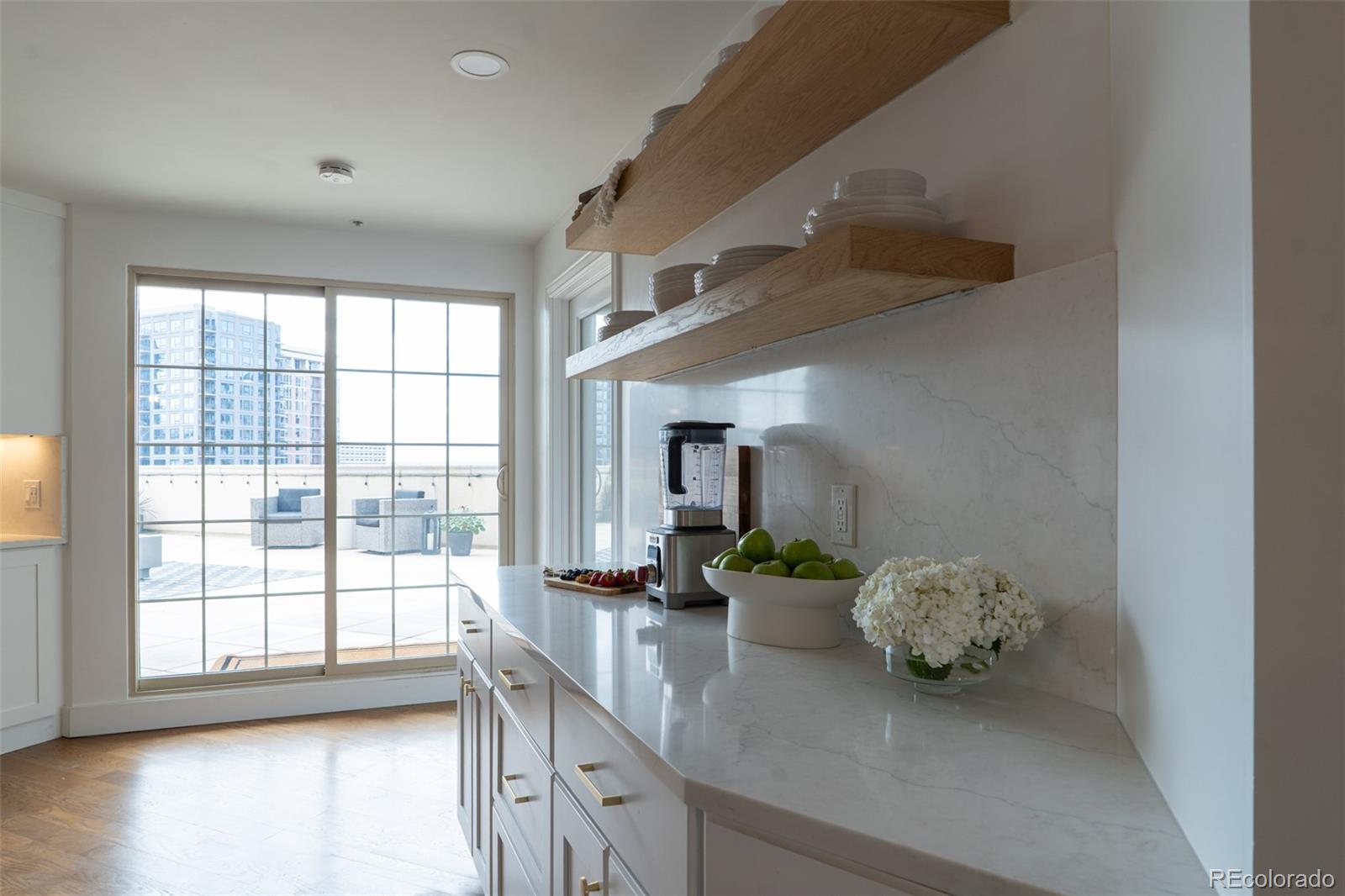 MLS Image #11 for 975 n lincoln street,denver, Colorado