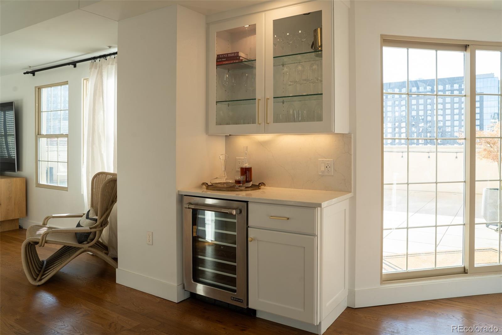 MLS Image #12 for 975 n lincoln street,denver, Colorado