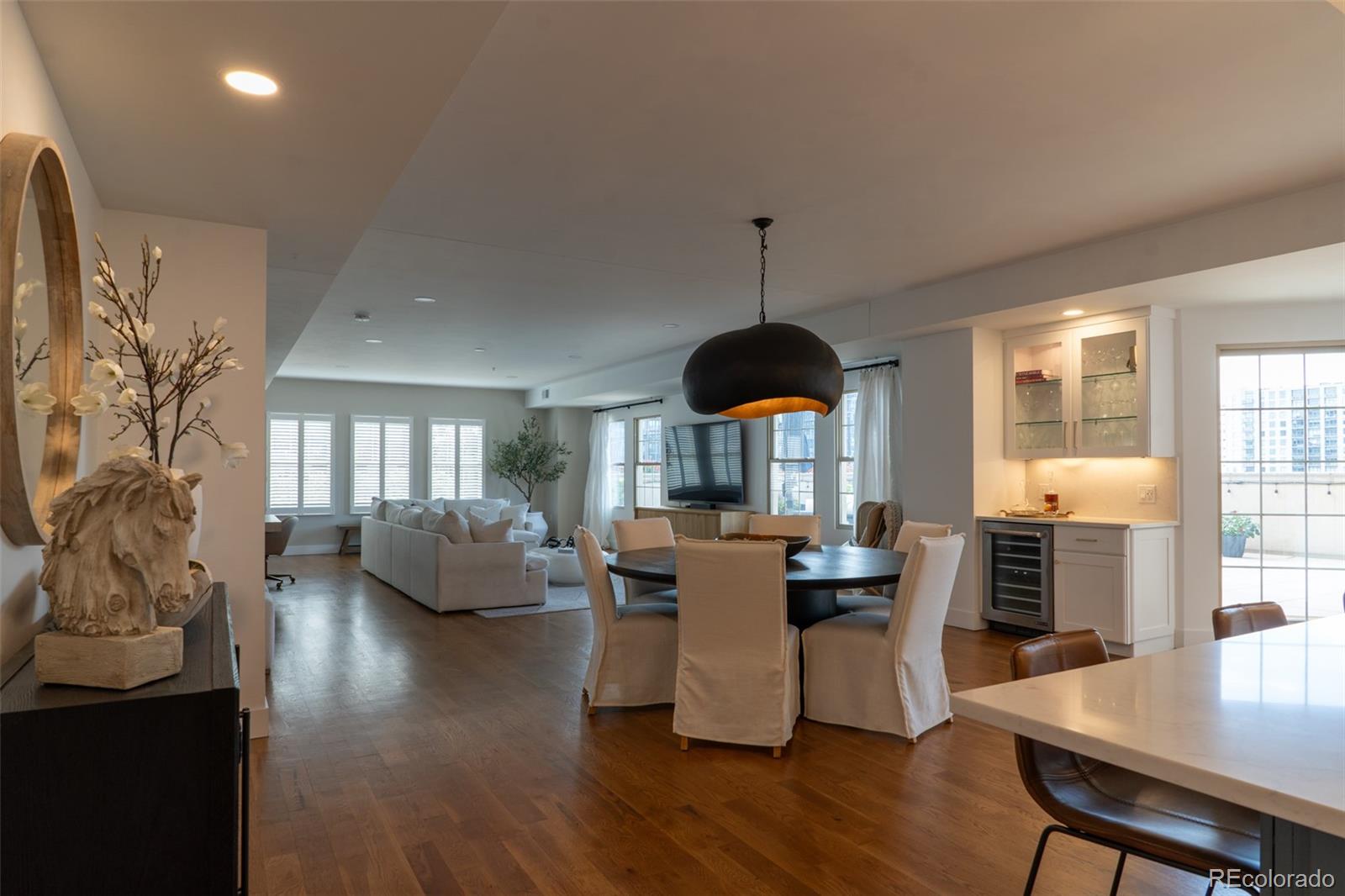MLS Image #14 for 975 n lincoln street,denver, Colorado