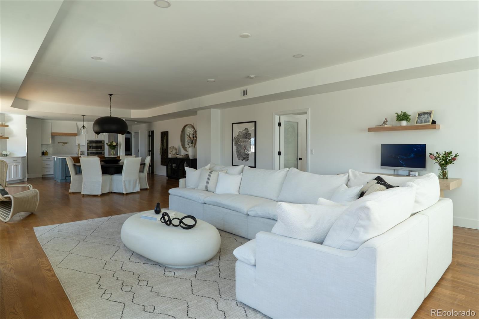 MLS Image #19 for 975 n lincoln street,denver, Colorado