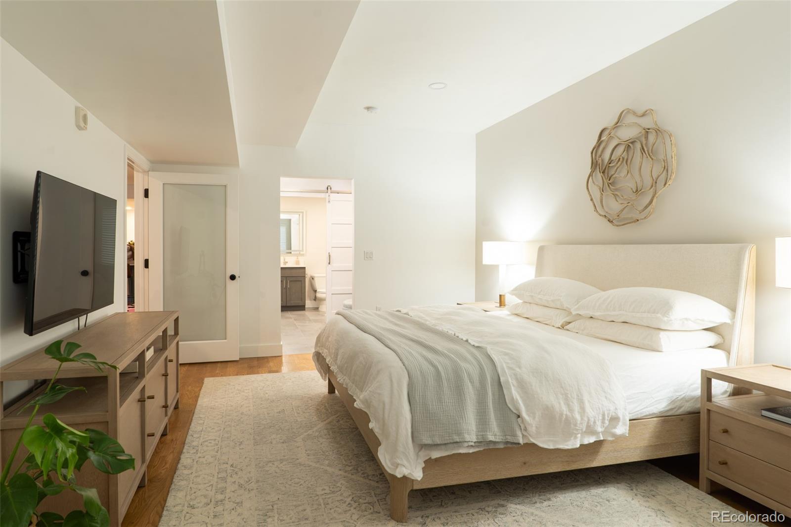 MLS Image #22 for 975 n lincoln street,denver, Colorado