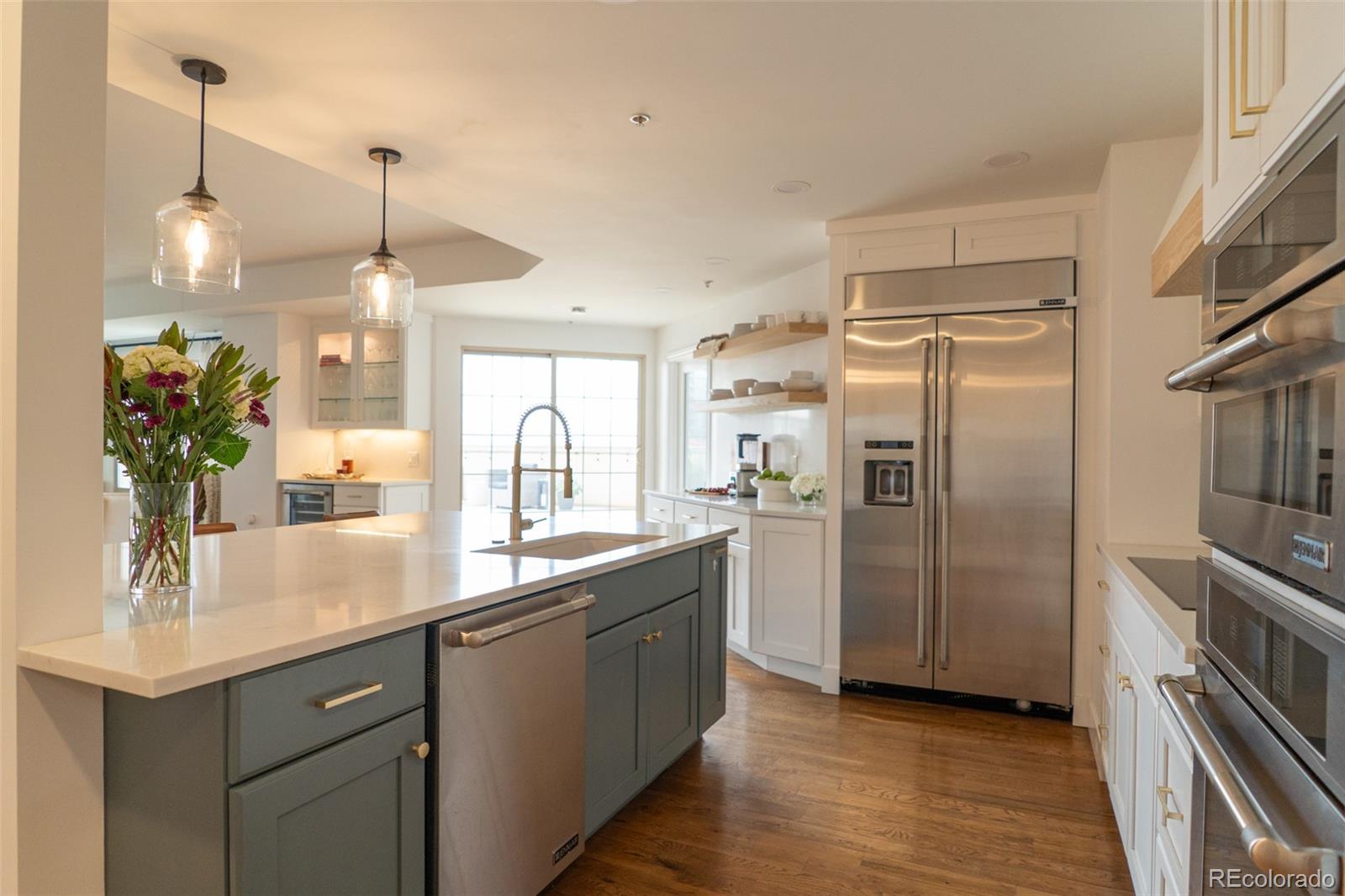 MLS Image #3 for 975 n lincoln street,denver, Colorado