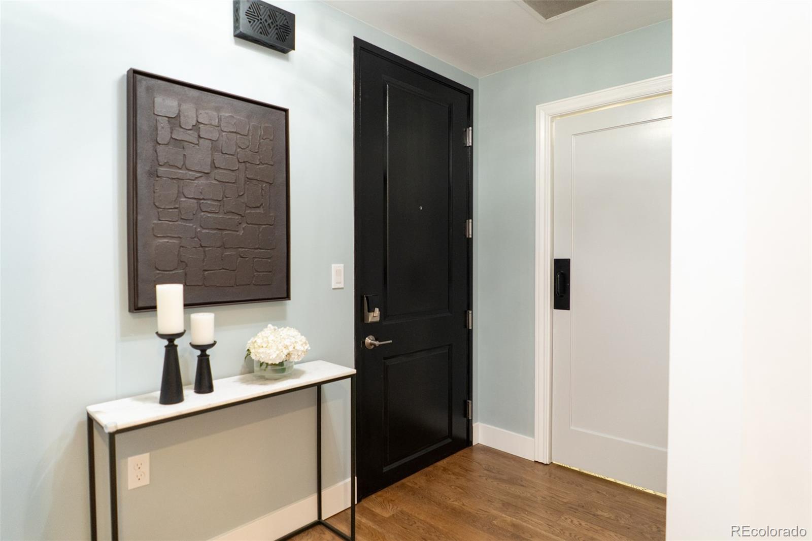 MLS Image #6 for 975 n lincoln street,denver, Colorado