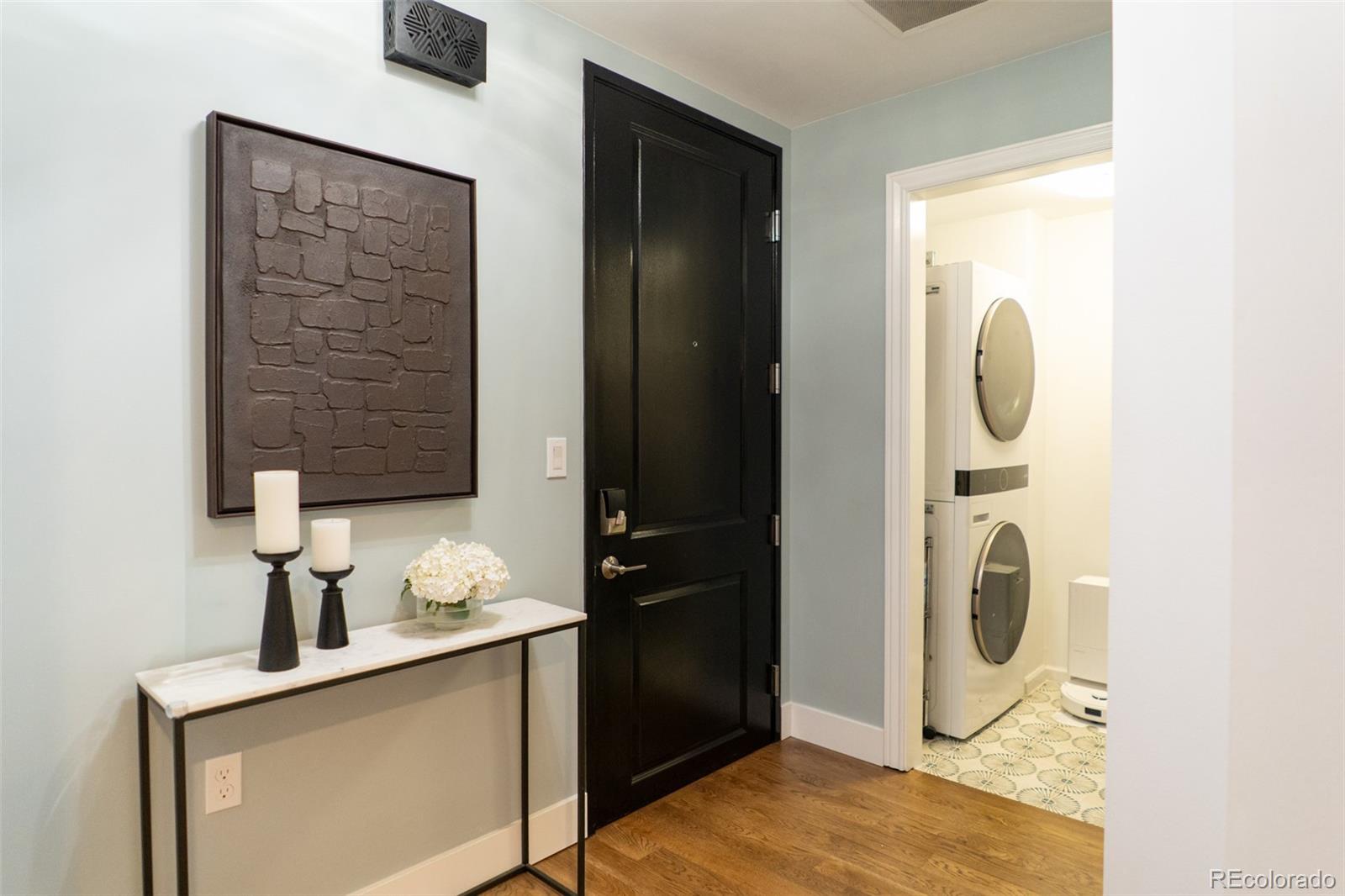 MLS Image #7 for 975 n lincoln street,denver, Colorado