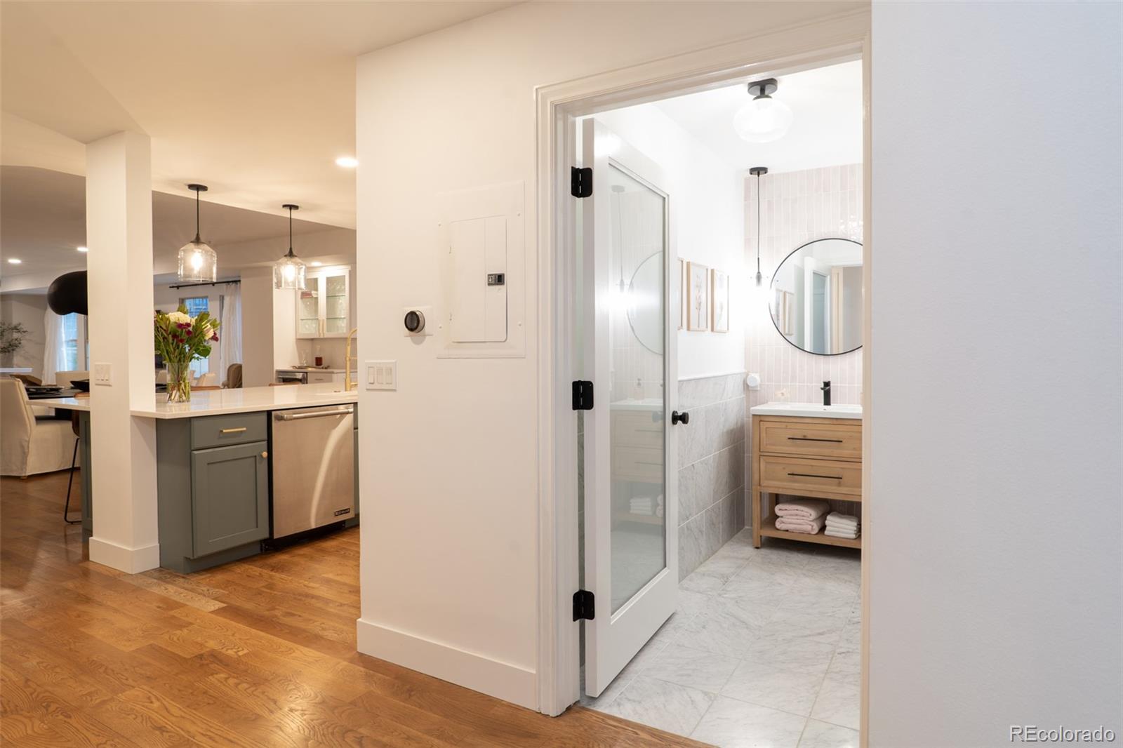 MLS Image #9 for 975 n lincoln street,denver, Colorado