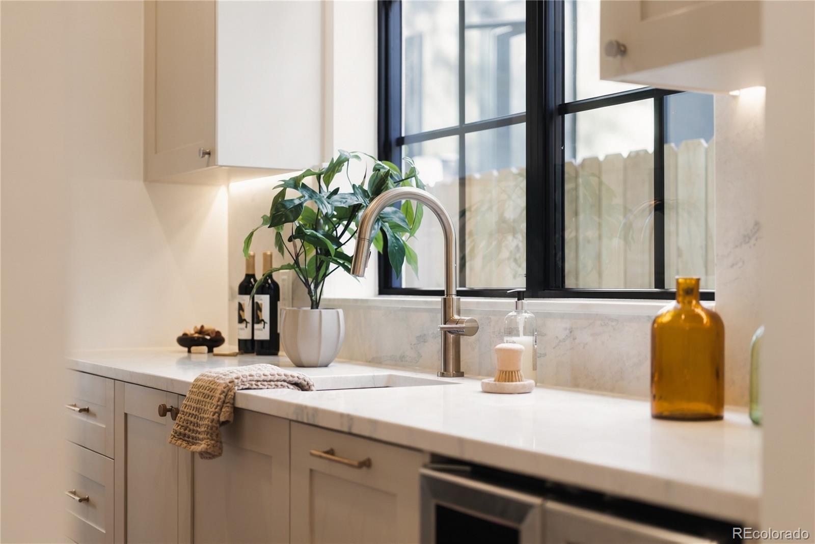 MLS Image #19 for 536 s high street,denver, Colorado