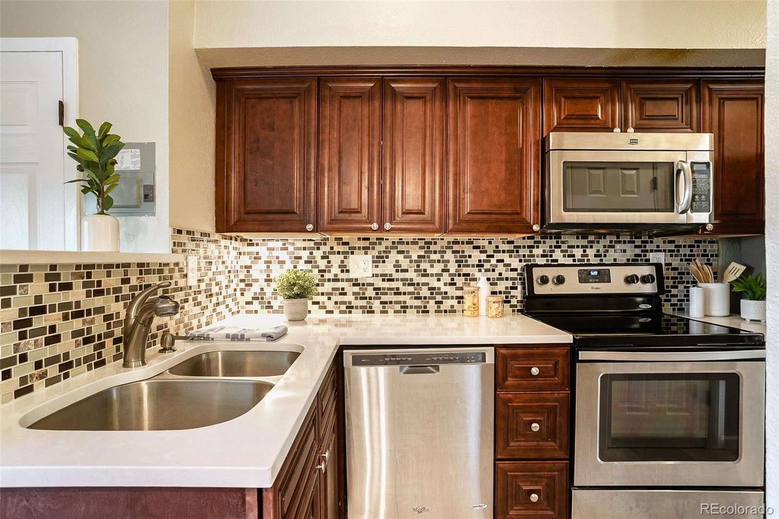 MLS Image #10 for 590 n logan street 308,denver, Colorado