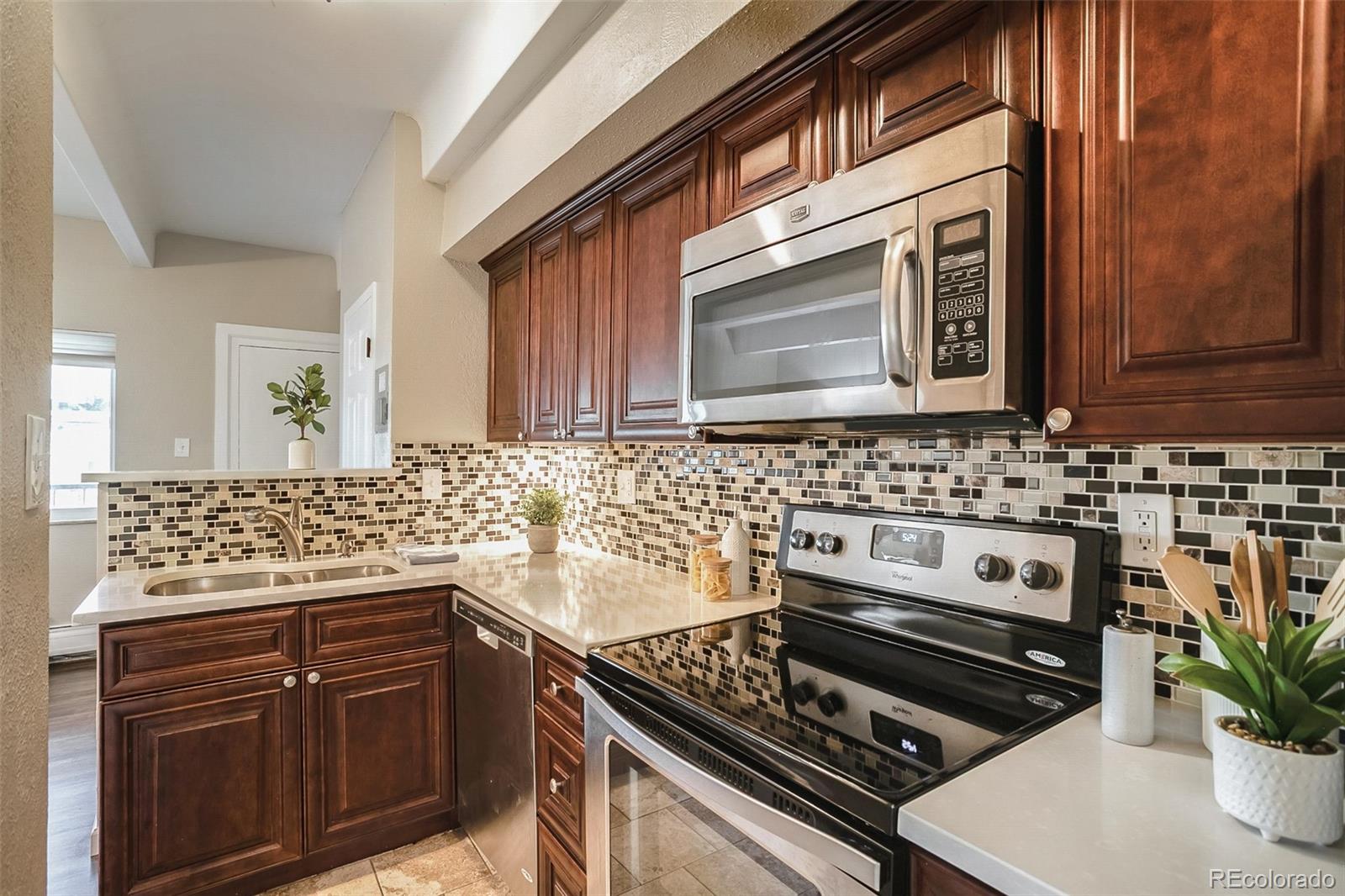 MLS Image #13 for 590 n logan street 308,denver, Colorado