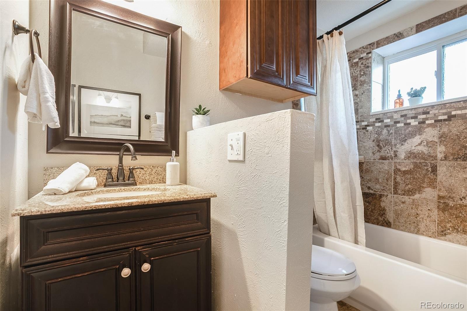 MLS Image #29 for 590 n logan street 308,denver, Colorado