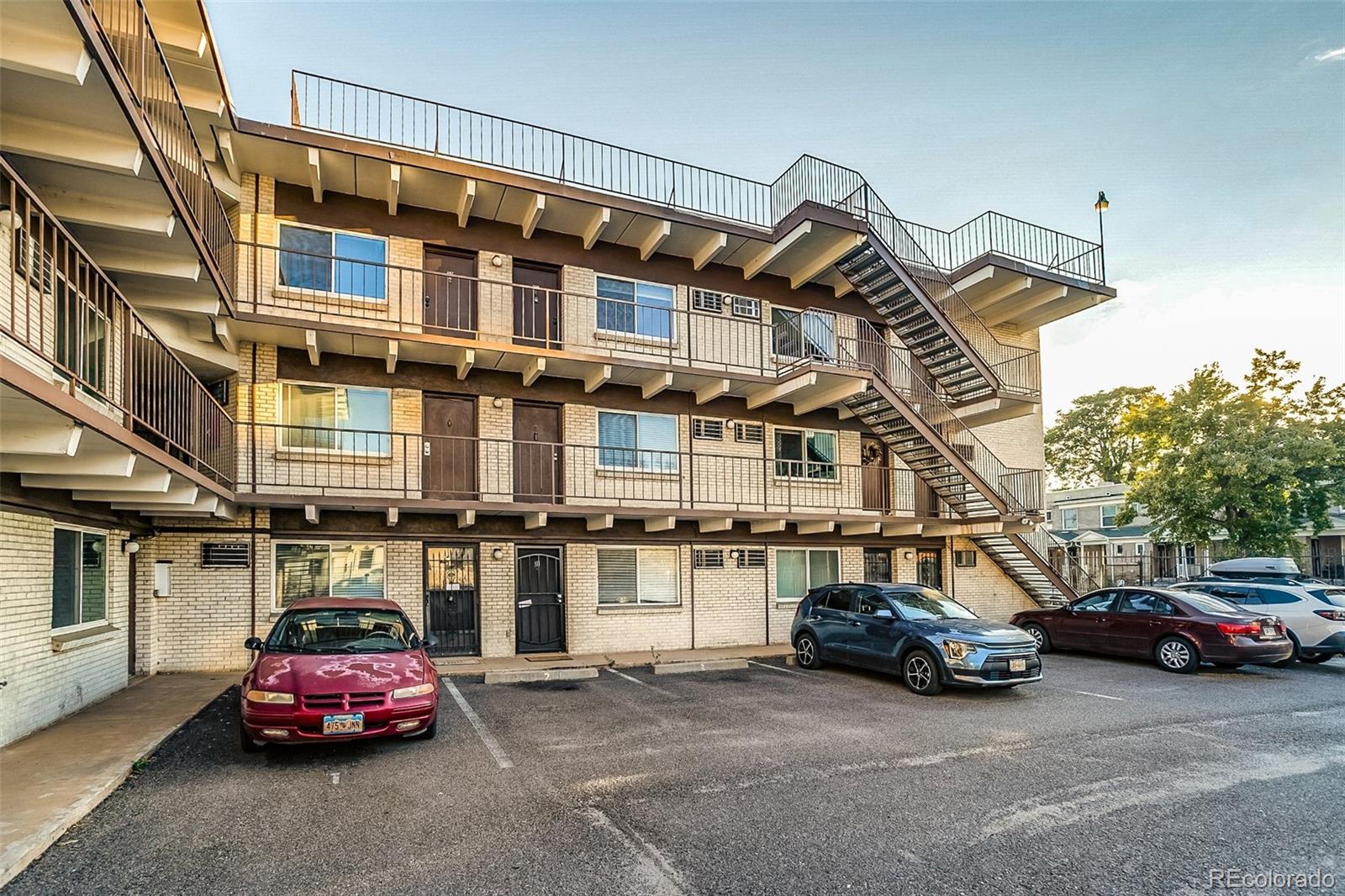 MLS Image #39 for 590 n logan street 308,denver, Colorado