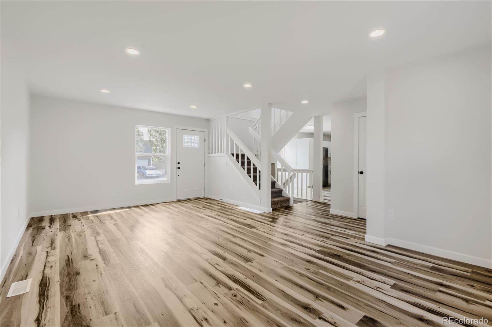 MLS Image #3 for 3961 s helena street,aurora, Colorado