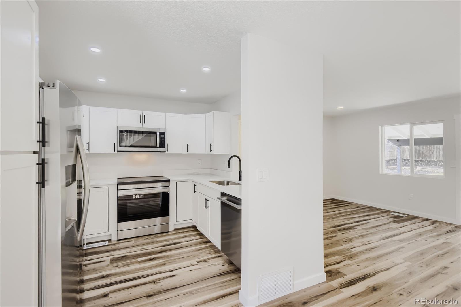 MLS Image #5 for 3961 s helena street,aurora, Colorado
