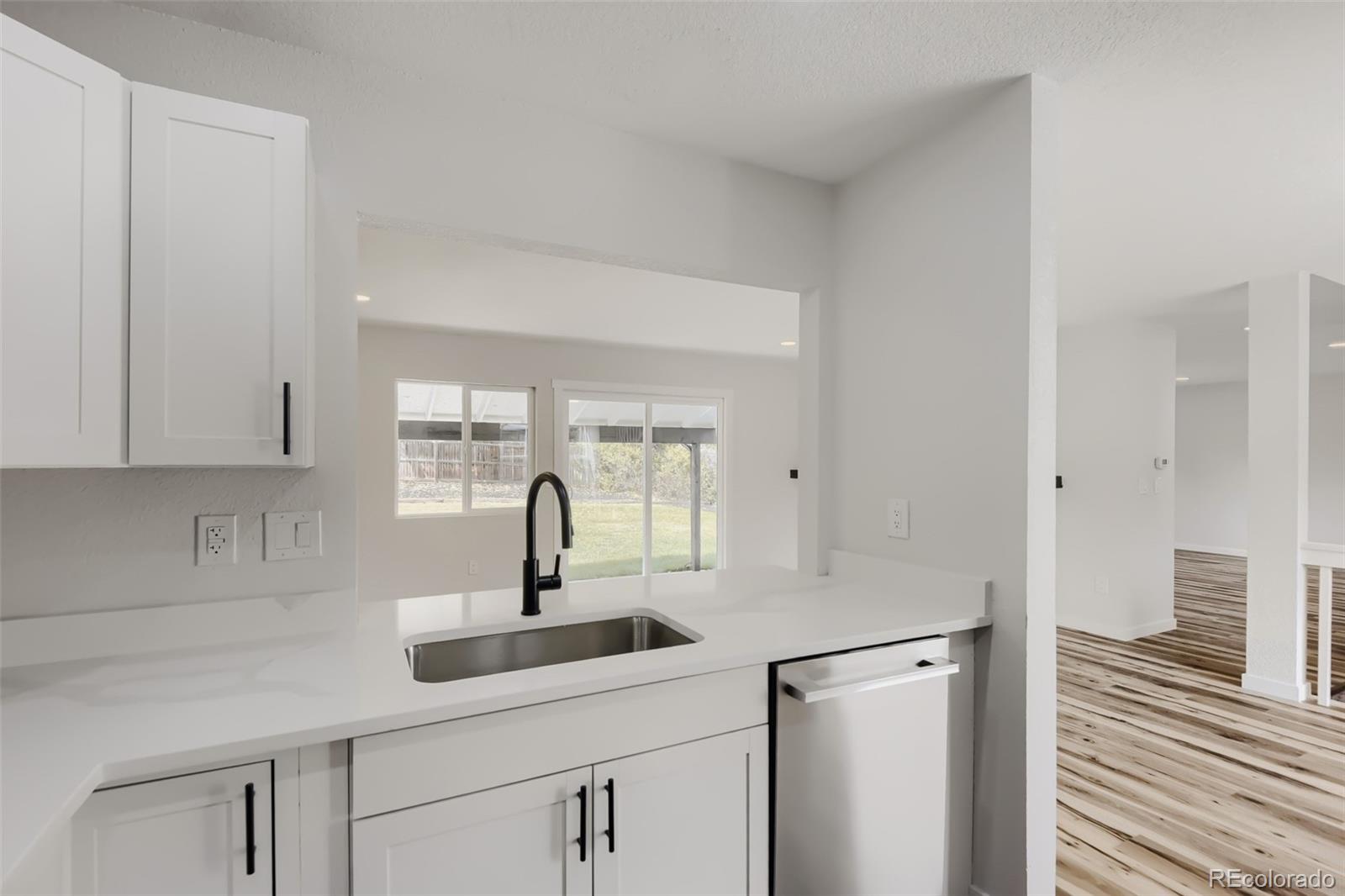 MLS Image #6 for 3961 s helena street,aurora, Colorado