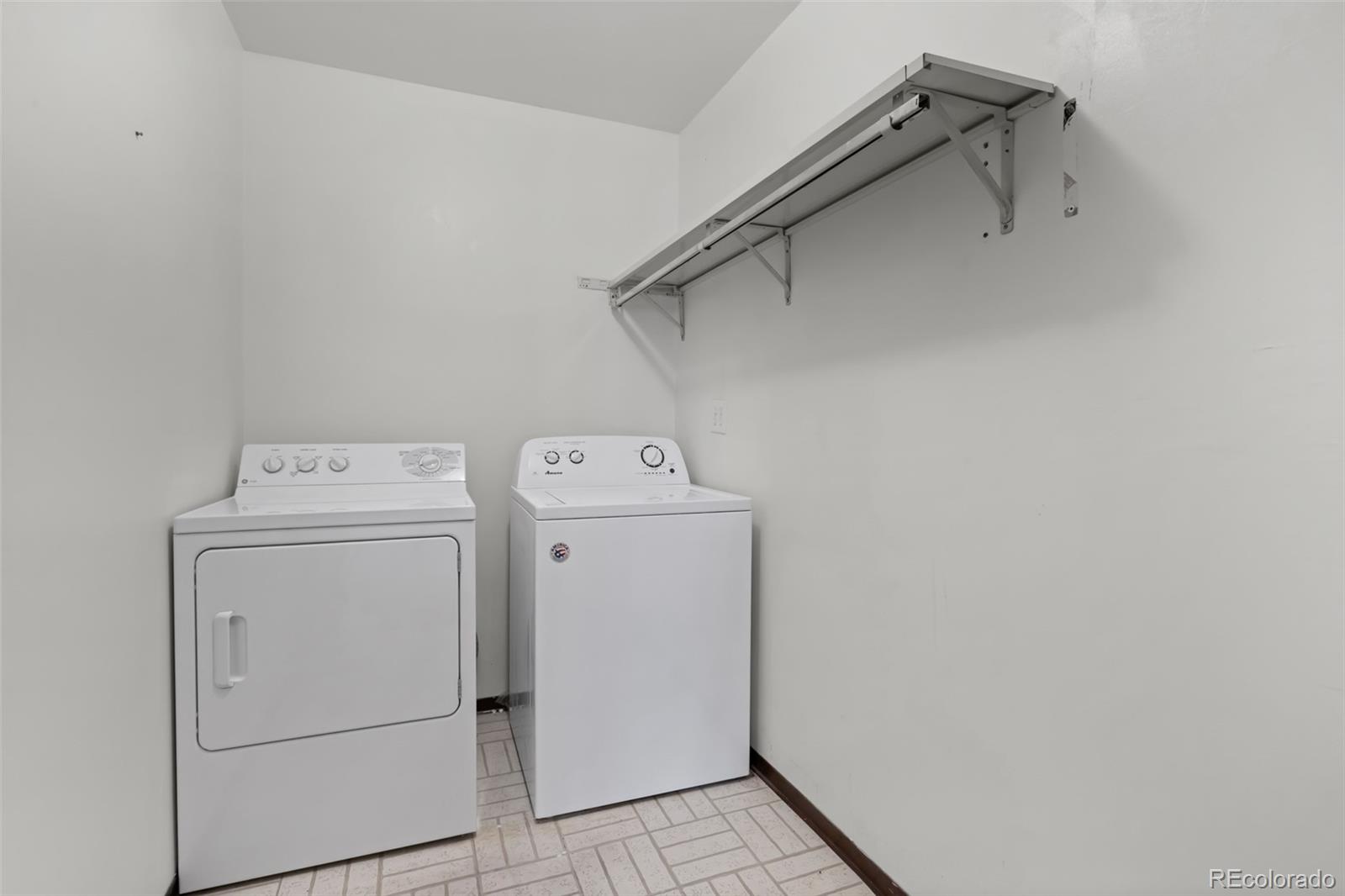 MLS Image #19 for 3470 s poplar street,denver, Colorado