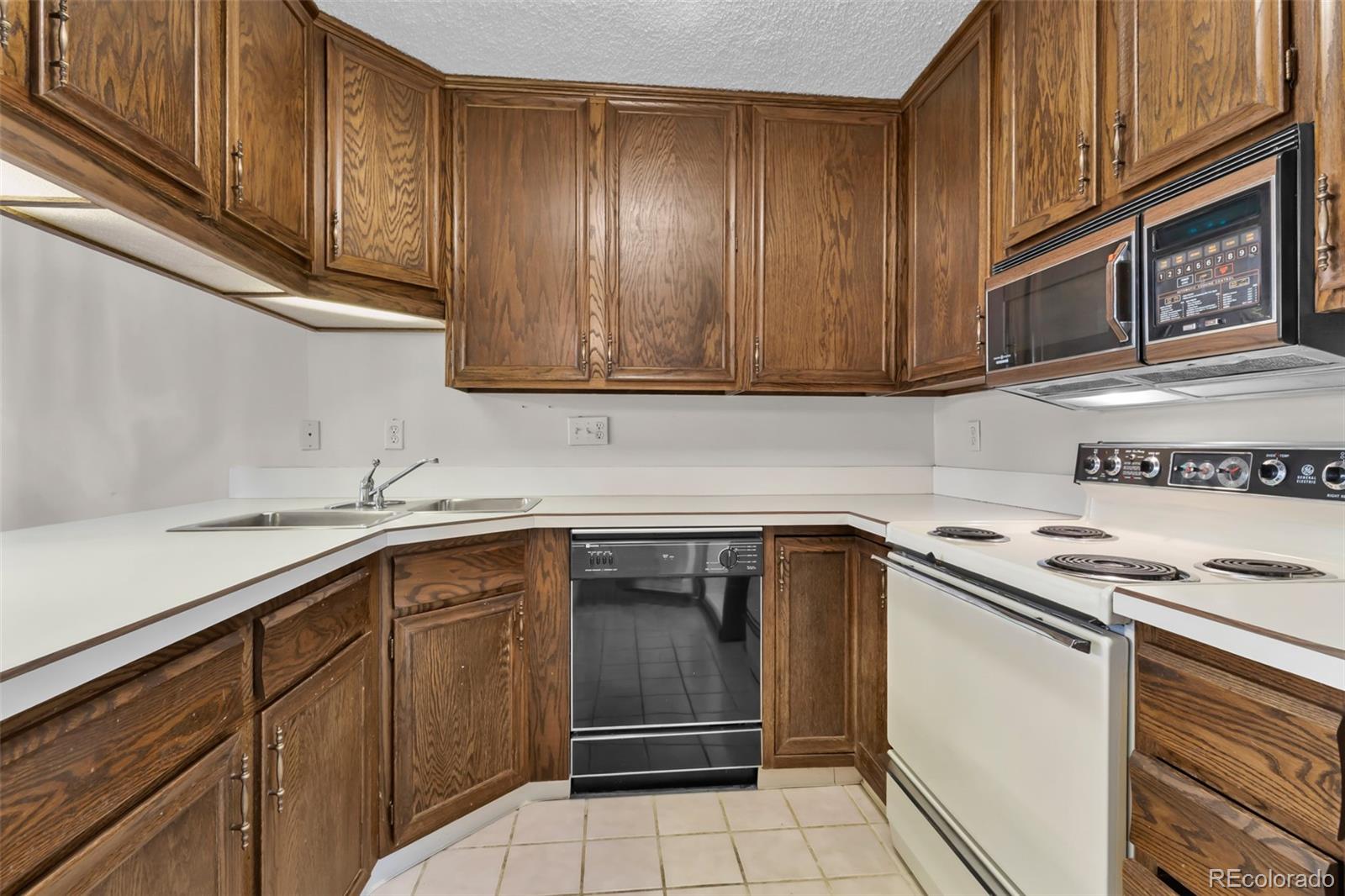 MLS Image #2 for 3470 s poplar street,denver, Colorado