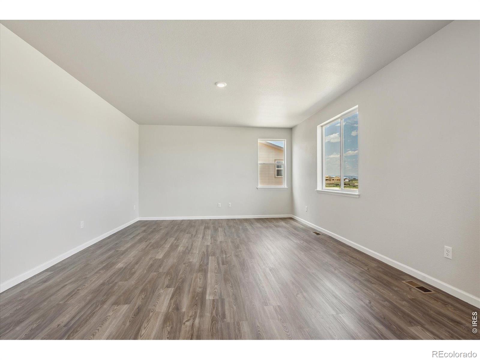 MLS Image #10 for 822  kettlepond way,windsor, Colorado