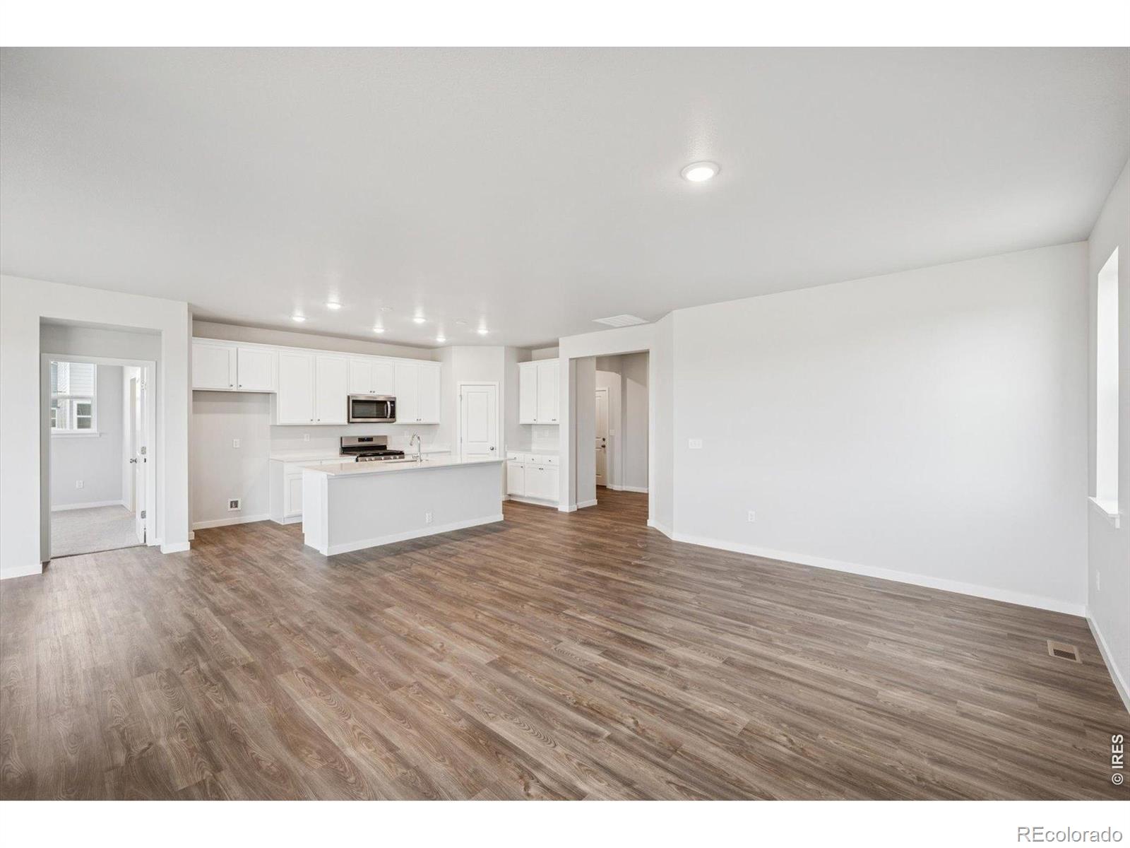 MLS Image #14 for 815  kettlepond way,windsor, Colorado
