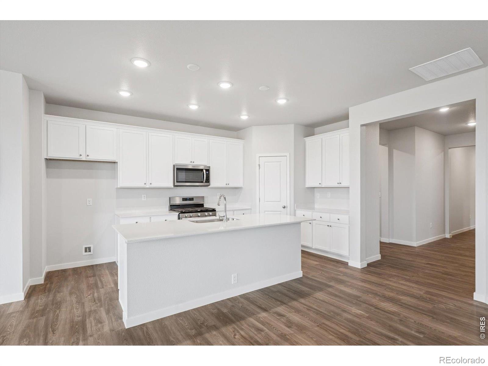 MLS Image #15 for 815  kettlepond way,windsor, Colorado