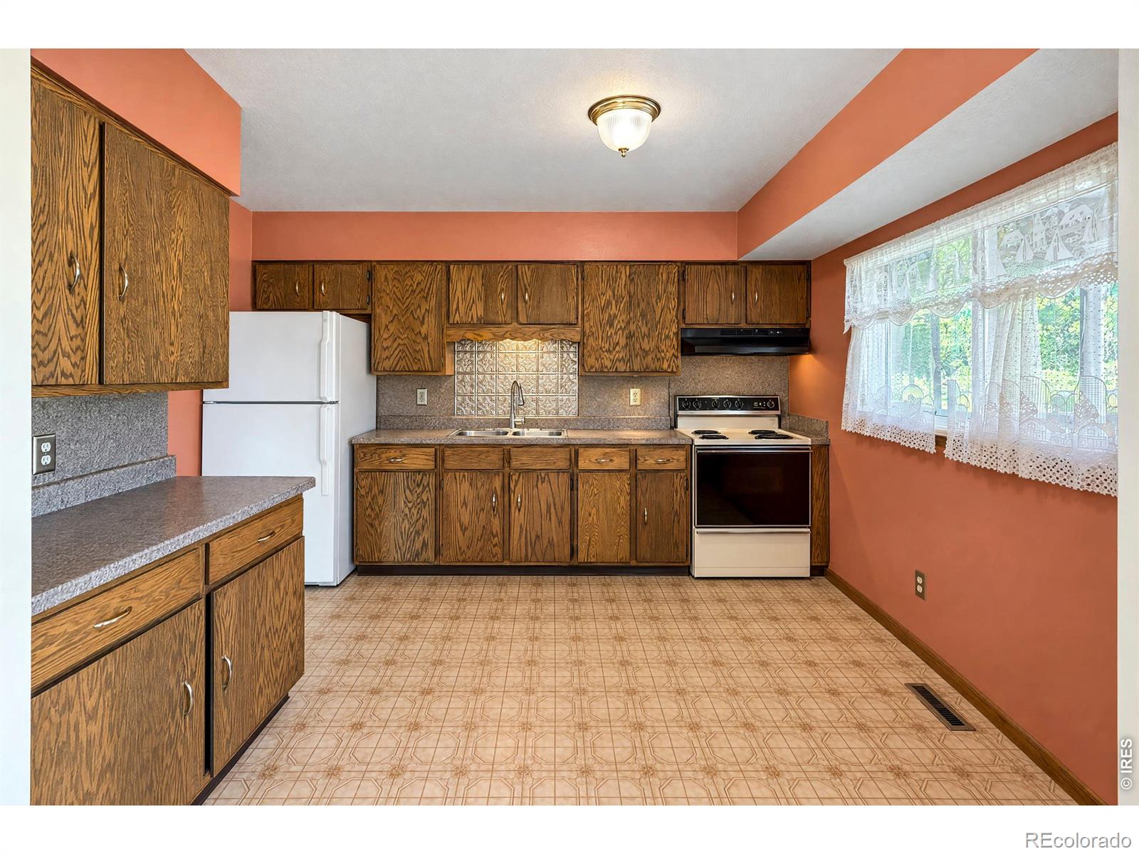 MLS Image #11 for 1318 s grant street,longmont, Colorado
