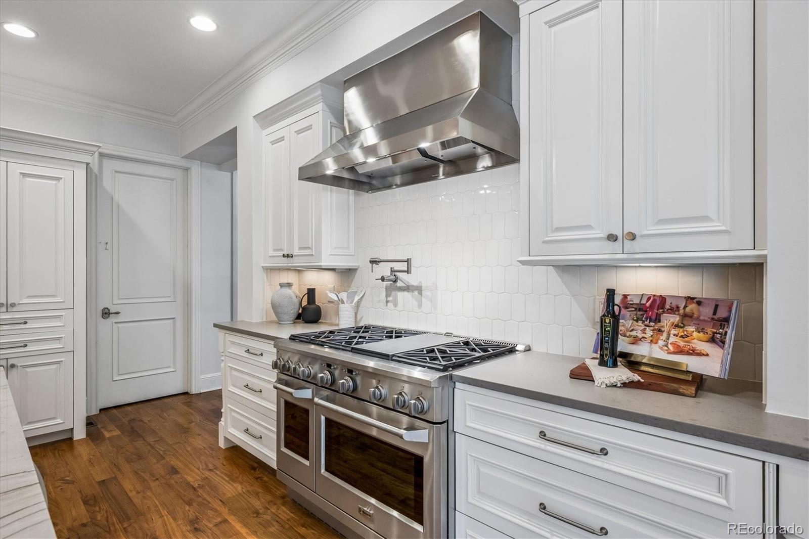 MLS Image #6 for 211 s cherry street,denver, Colorado