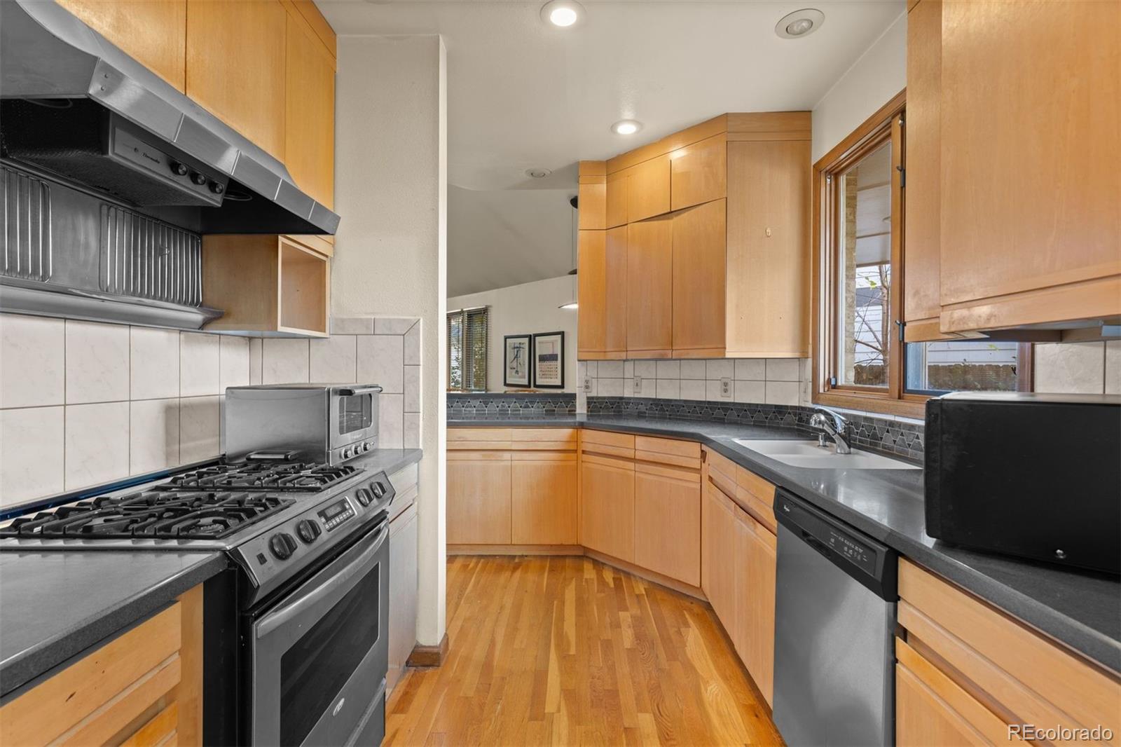 MLS Image #18 for 1369 s vine street,denver, Colorado