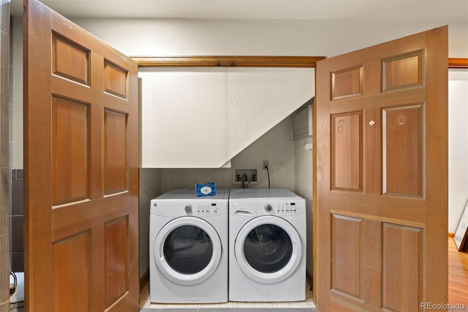 MLS Image #26 for 1369 s vine street,denver, Colorado