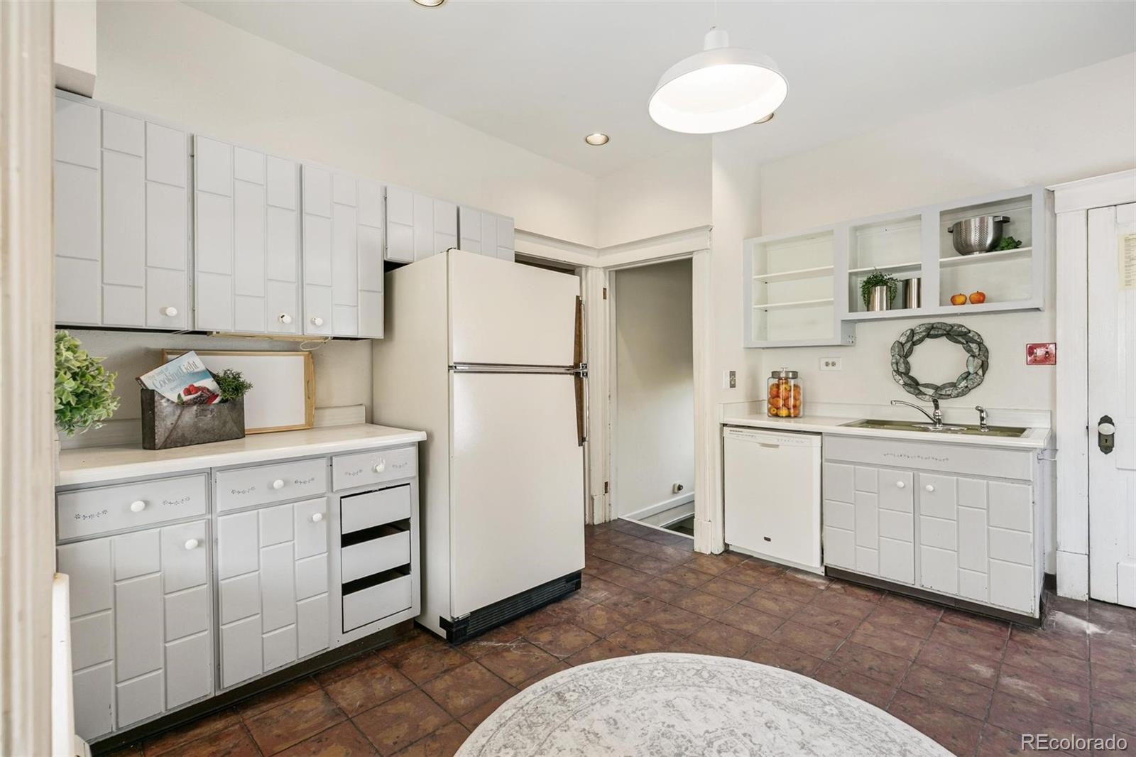MLS Image #15 for 736  elm street,denver, Colorado