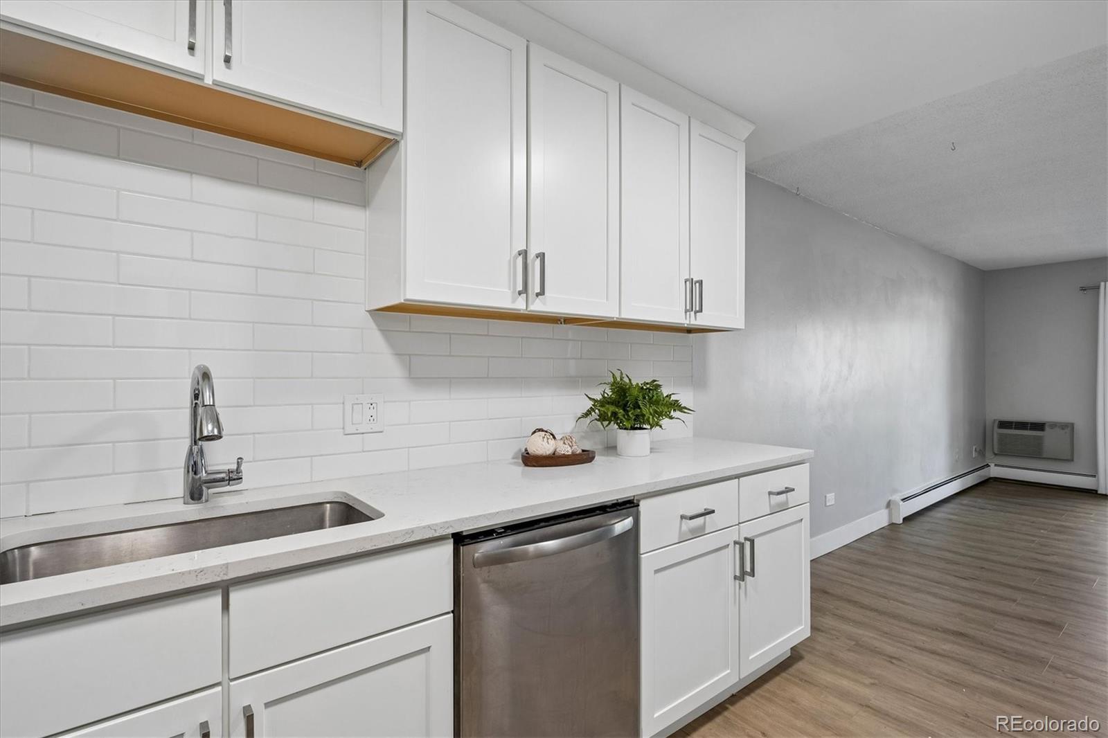 MLS Image #4 for 620 s alton way,denver, Colorado