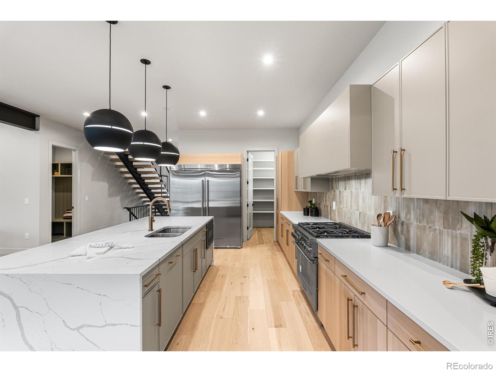 MLS Image #10 for 3015 s ash street,denver, Colorado