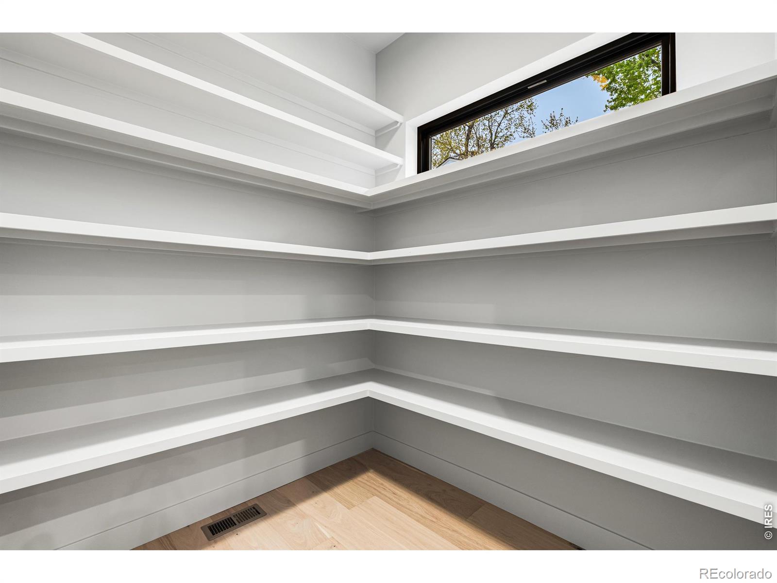 MLS Image #11 for 3015 s ash street,denver, Colorado