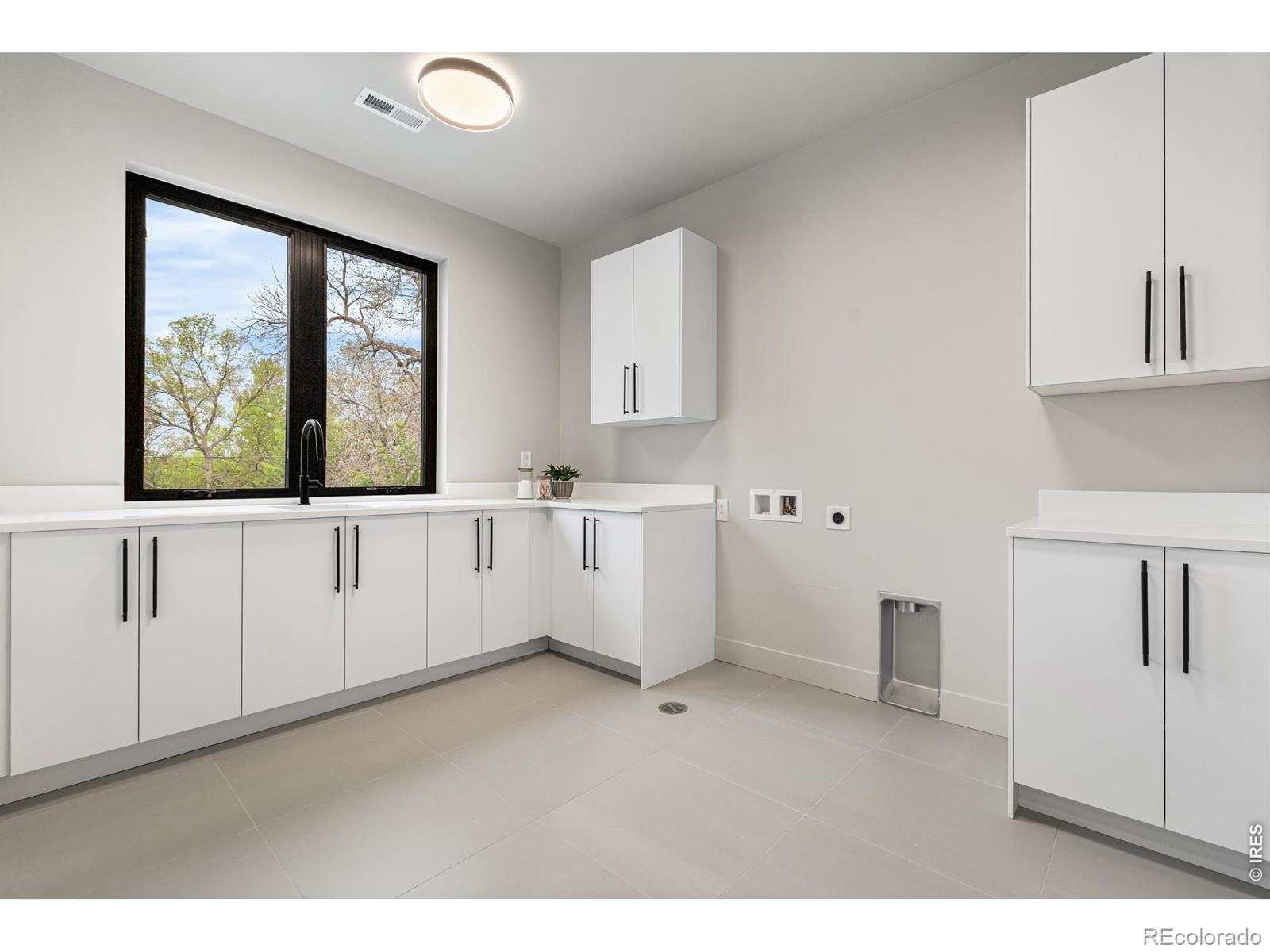 MLS Image #23 for 3015 s ash street,denver, Colorado