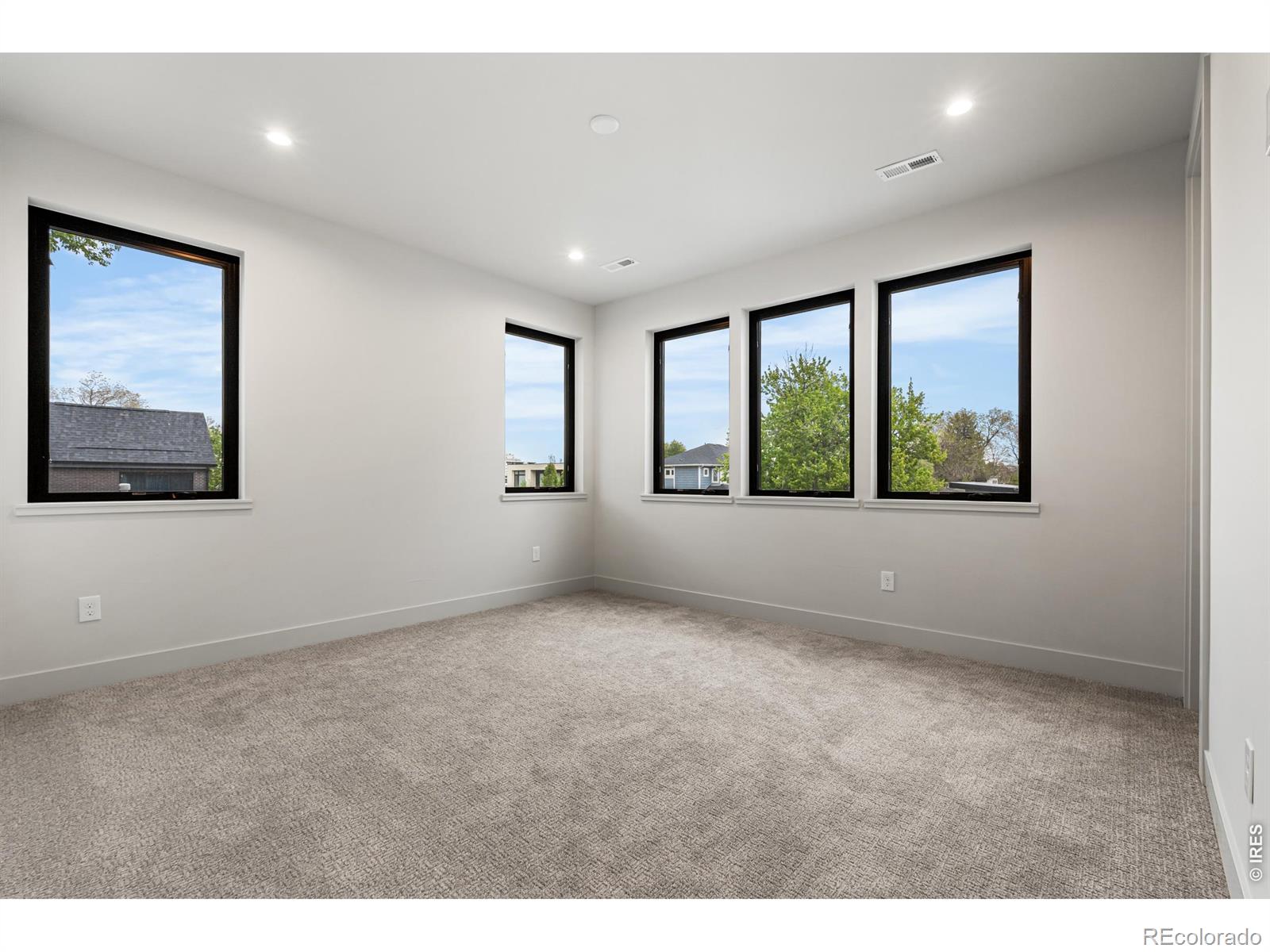 MLS Image #39 for 3015 s ash street,denver, Colorado