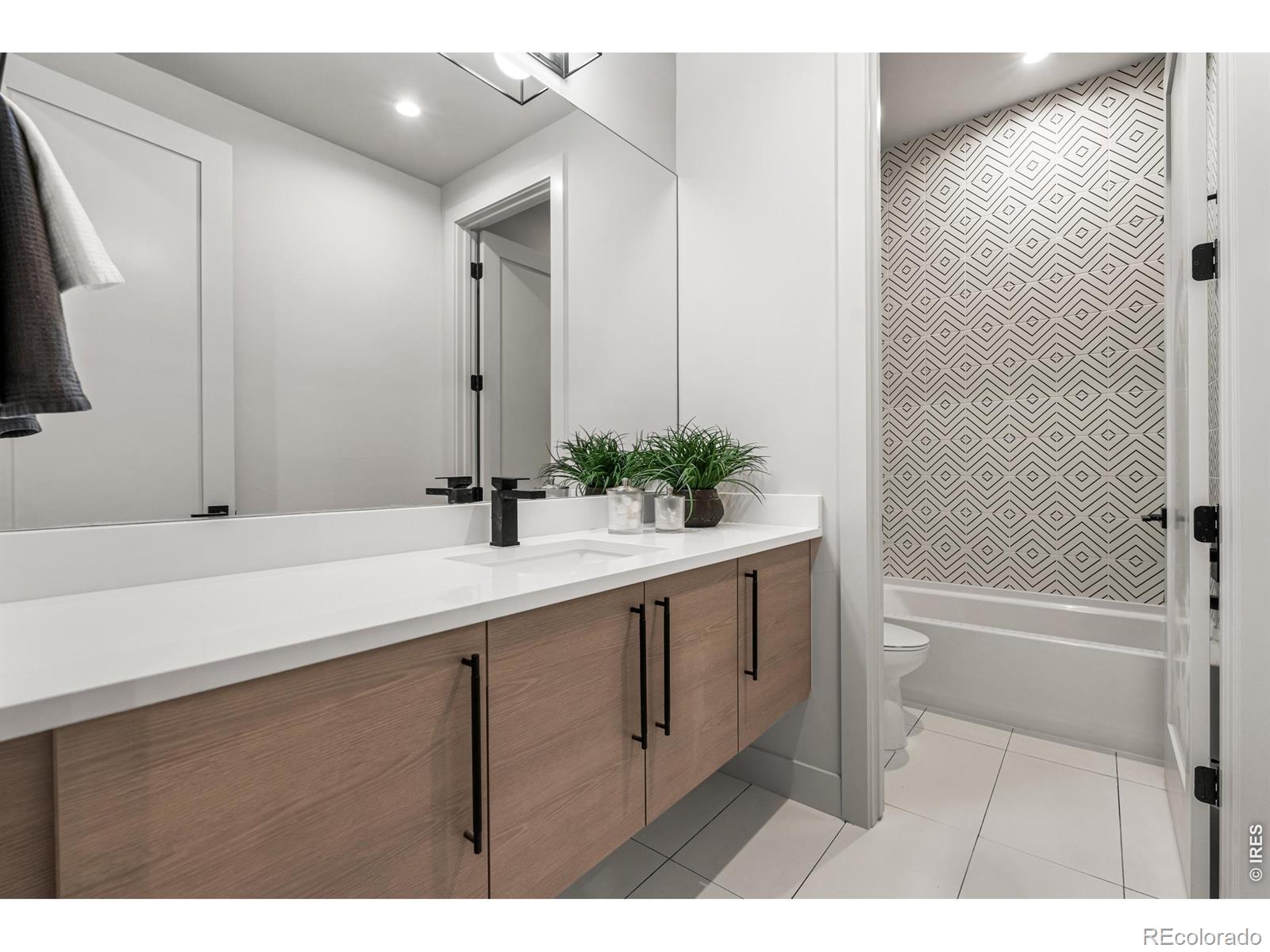 MLS Image #46 for 3015 s ash street,denver, Colorado