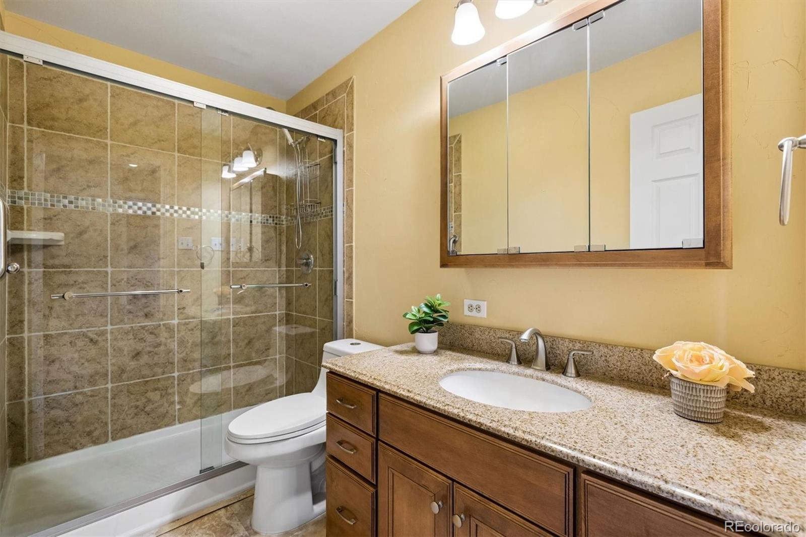 MLS Image #14 for 650 s clinton street,denver, Colorado